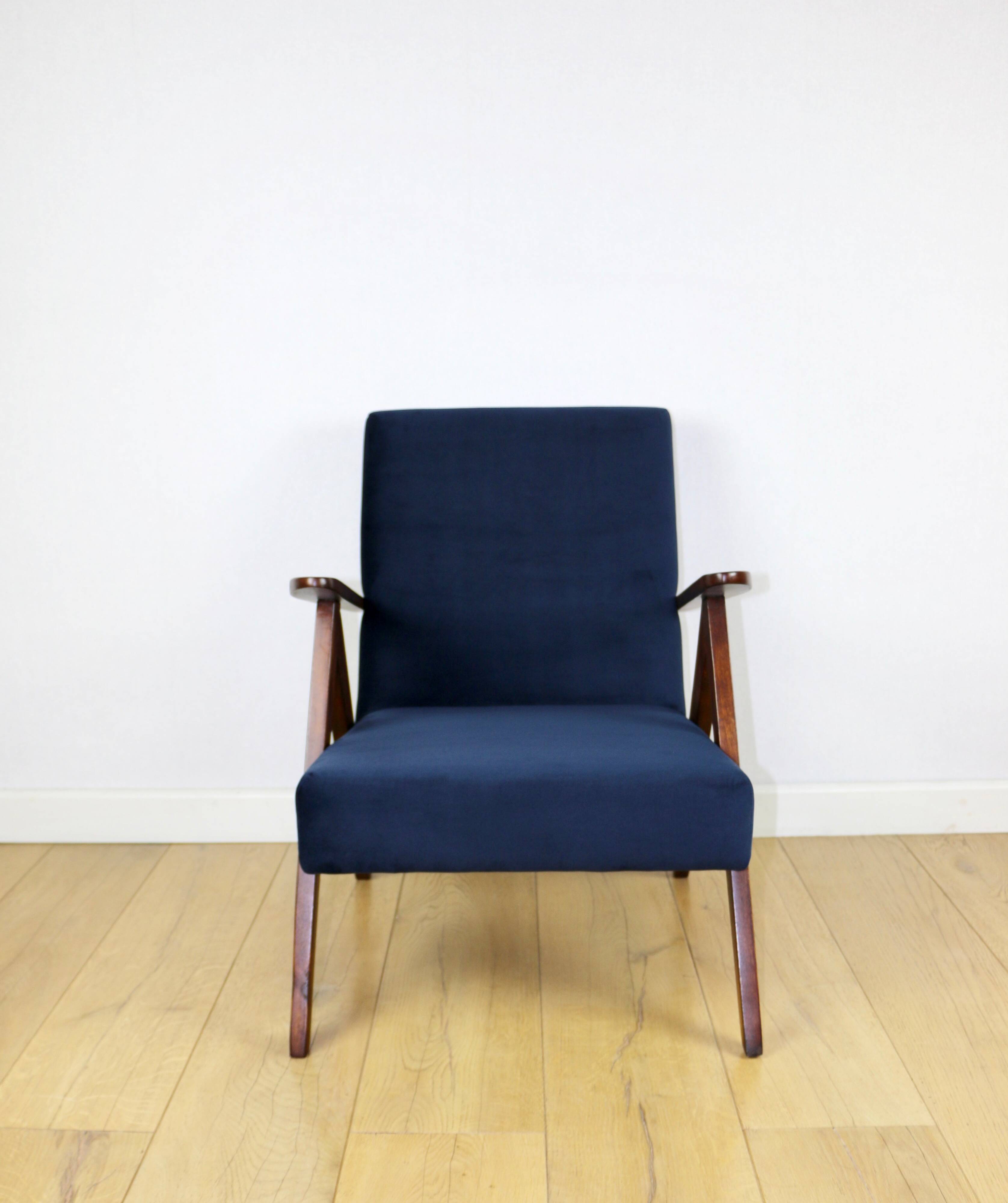 Classic armchair Var B-310 1960s vintage navy blue velvet - dark wood