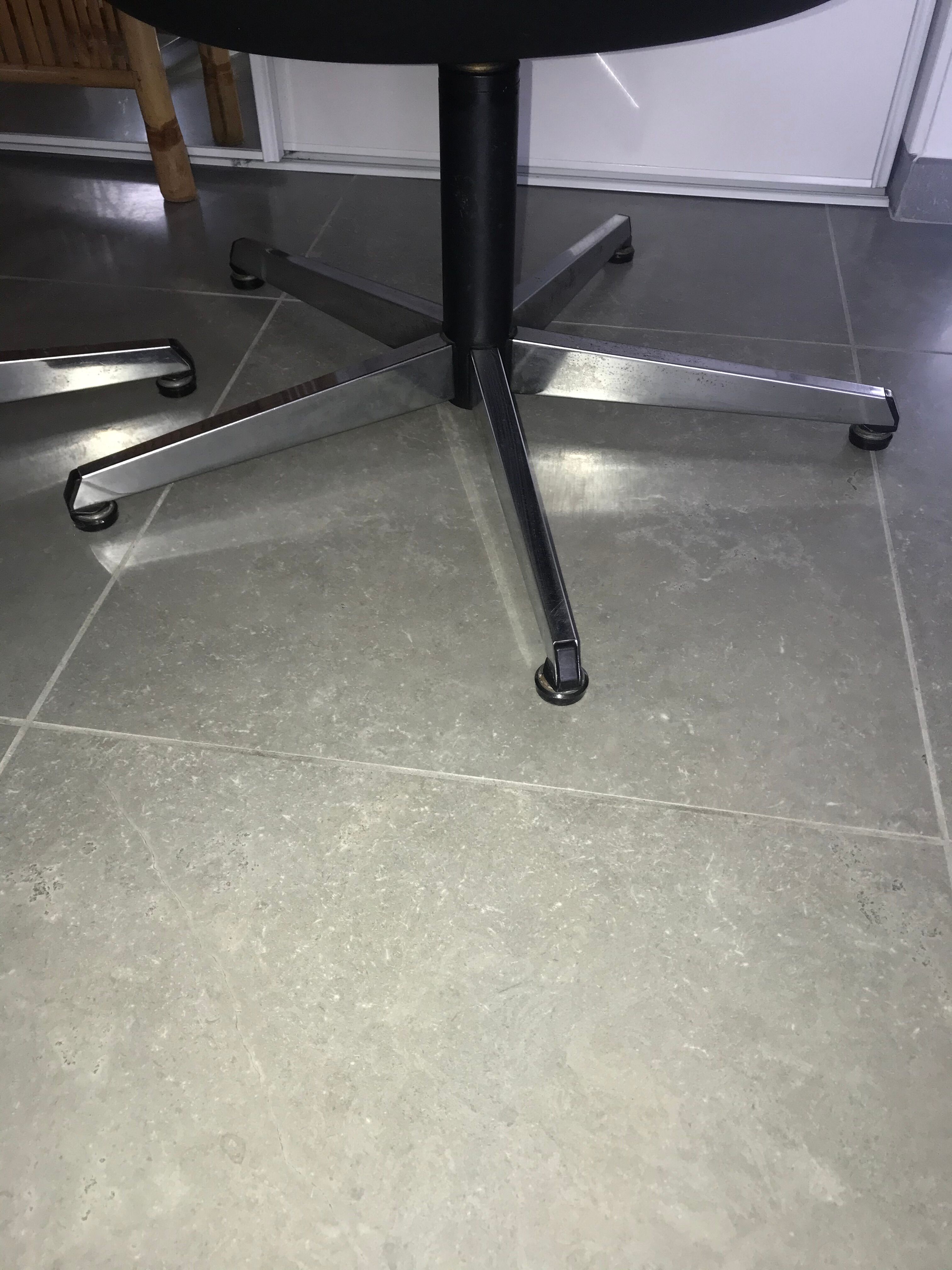 Paire de fauteuils de bureau pivotant orange année 70