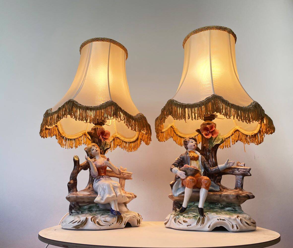 Paire de lampes de table en porcelaine italienne par Capodimonte.