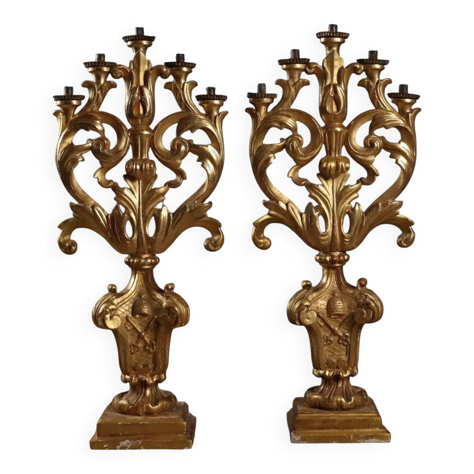 Paire de candélabres anciens en bois sculpté et doré, 5 lumières, XVIIIe siècle