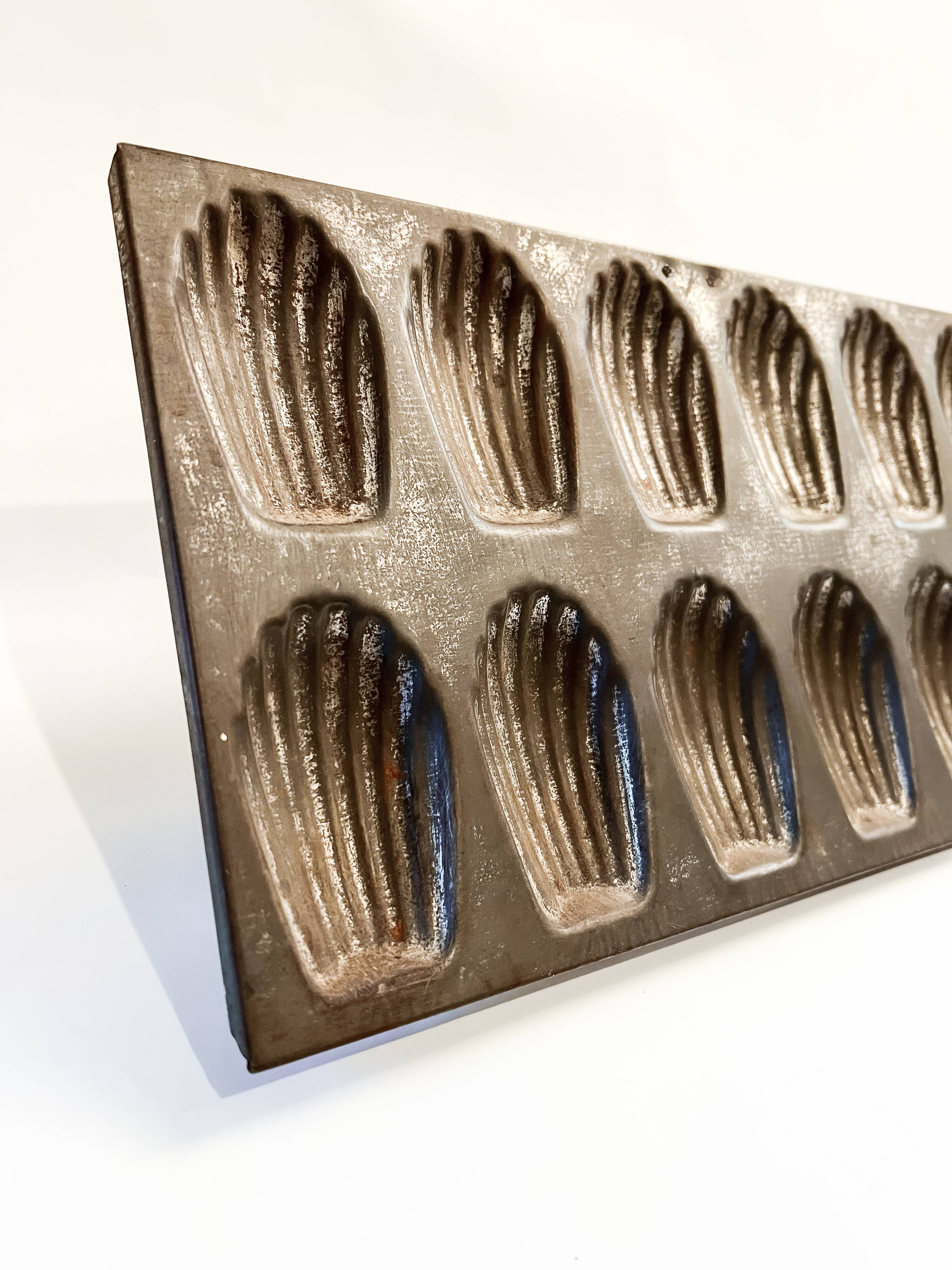 Old decorative madeleines dish