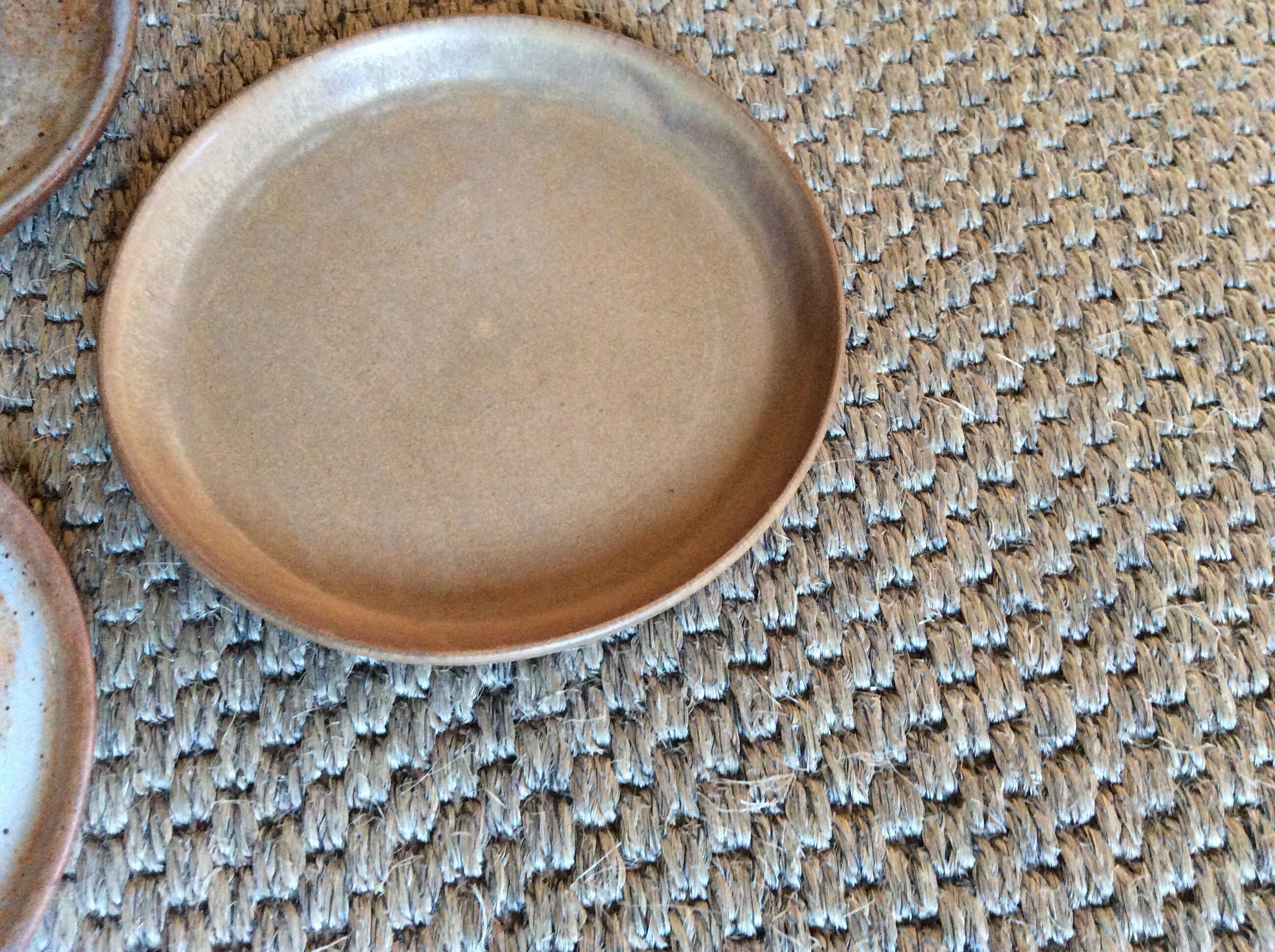 Set de 7 assiettes en grès