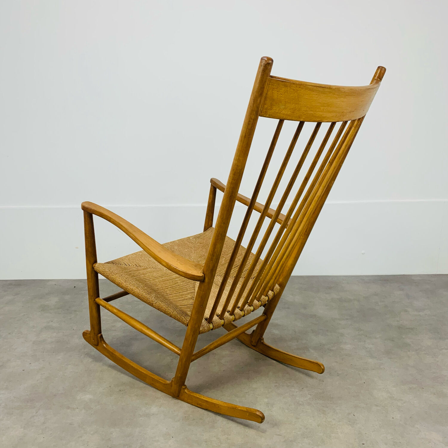 Rocking chair Hans Wegner J16 Scandinavian