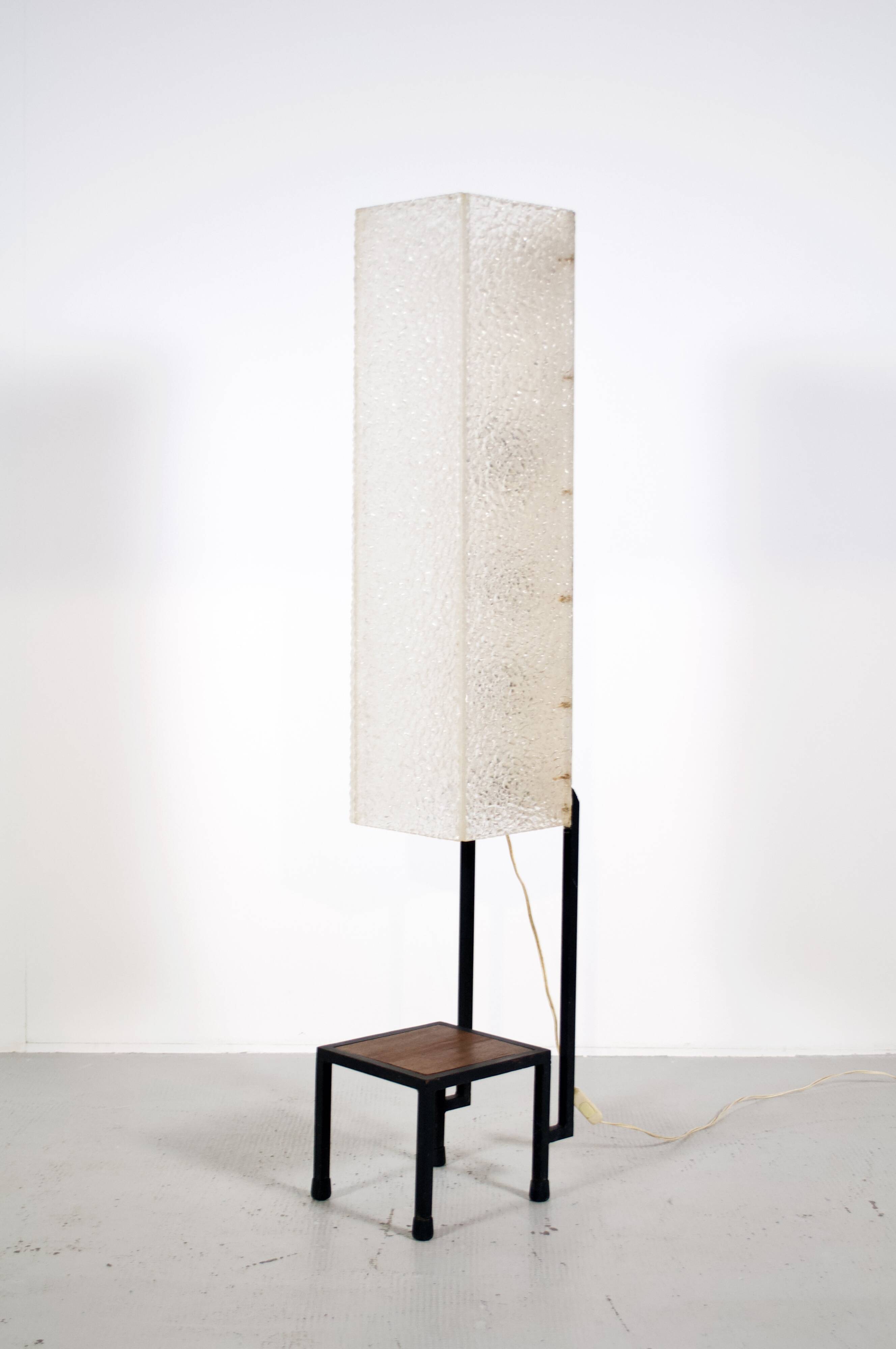 Lampadaire années 60' plastique moulé et acier laqué noir