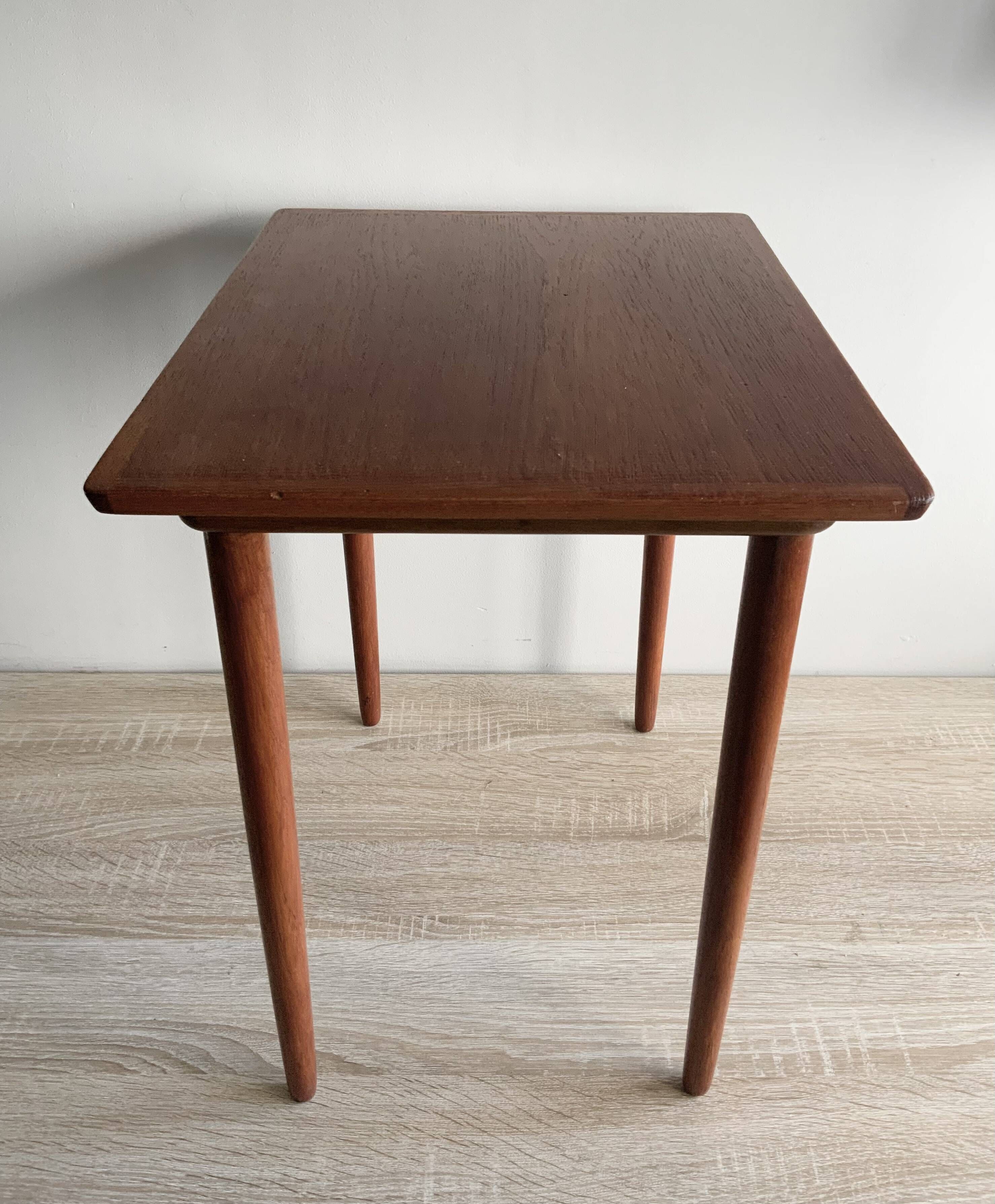 Table d'appoint en teck danois vintage des années 1960