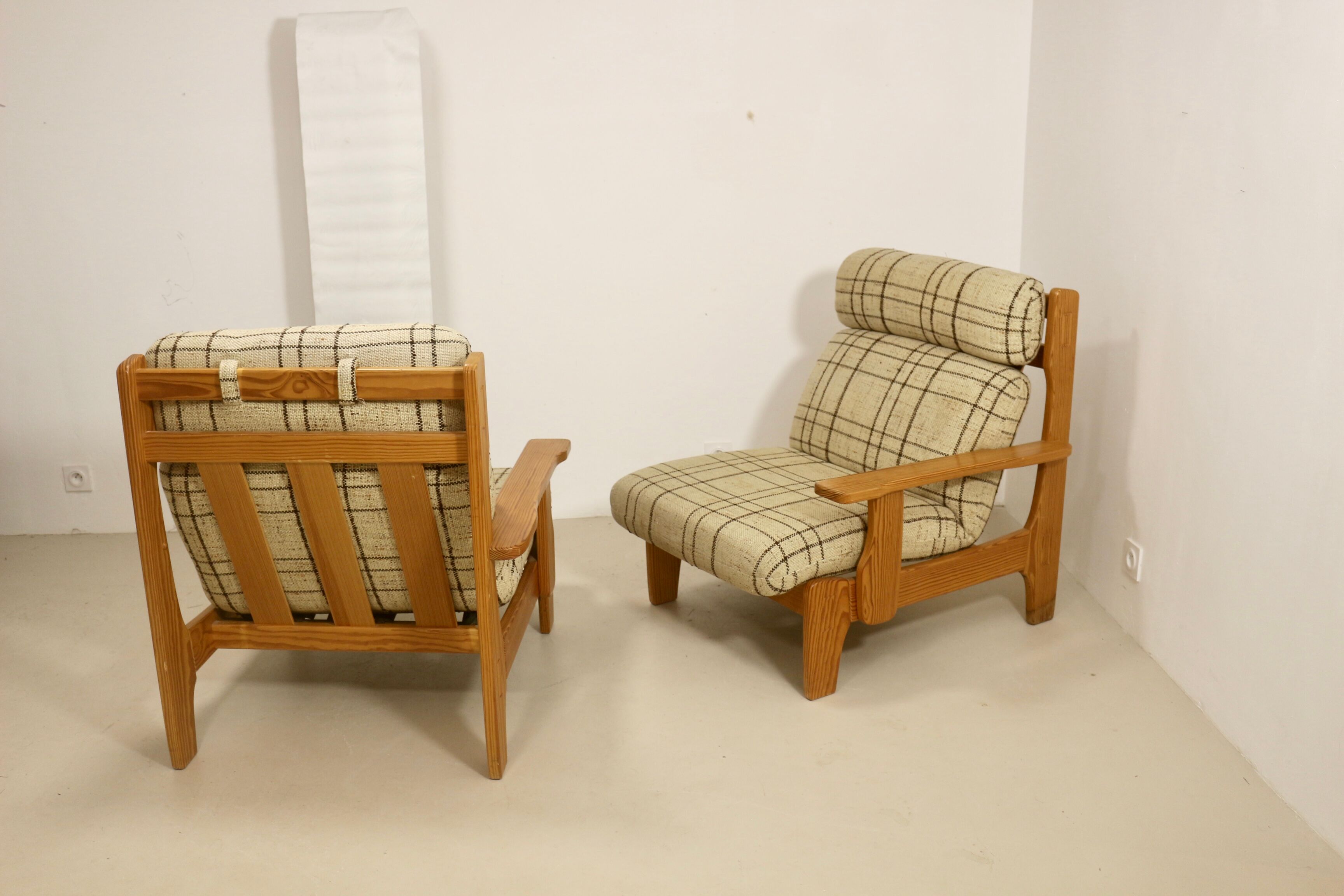Sofa 2 places convertible into armchairs year 70-80 Solid pine.