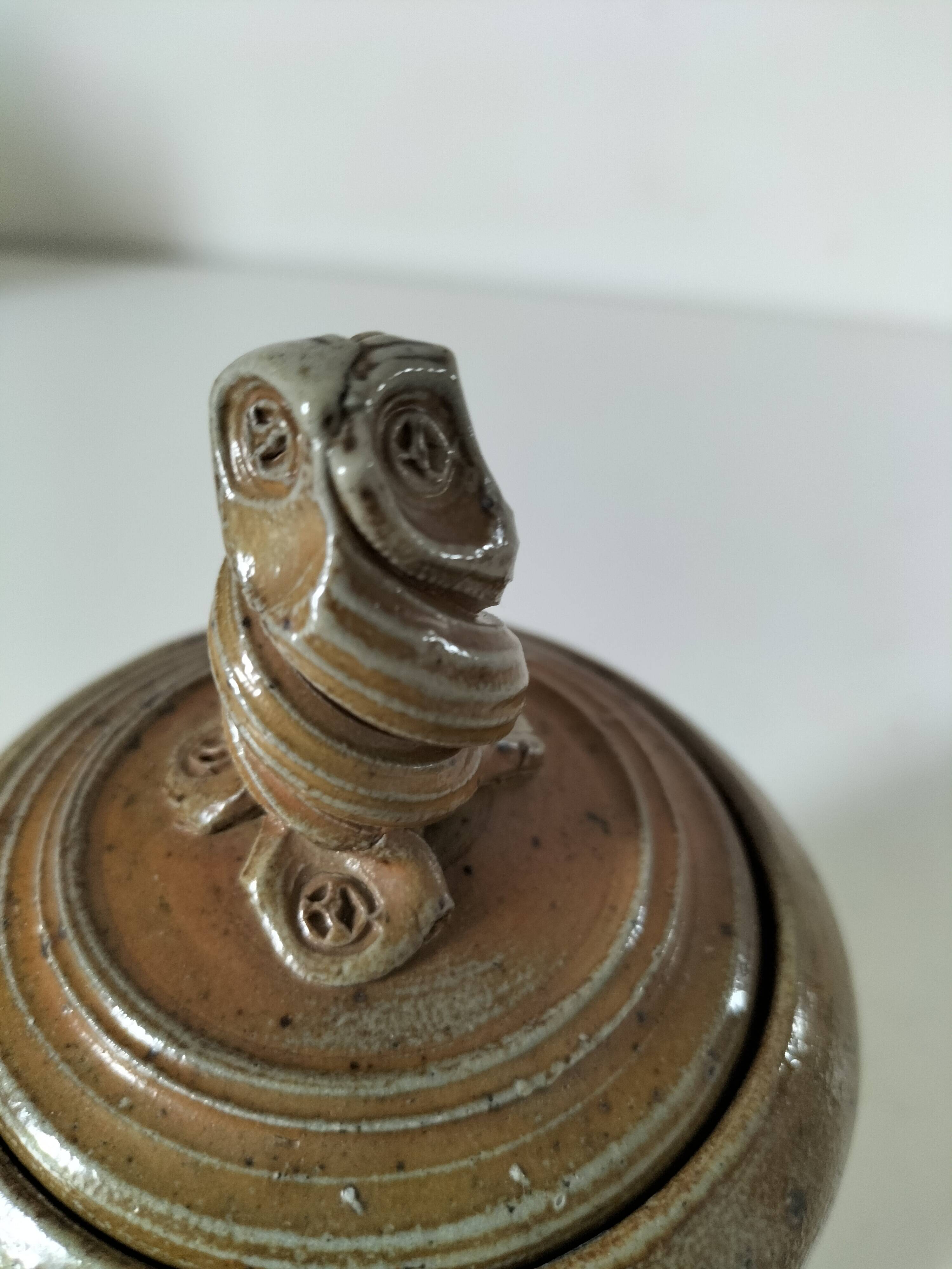 Covered pot in artisanal stoneware with an owl – signed Plume