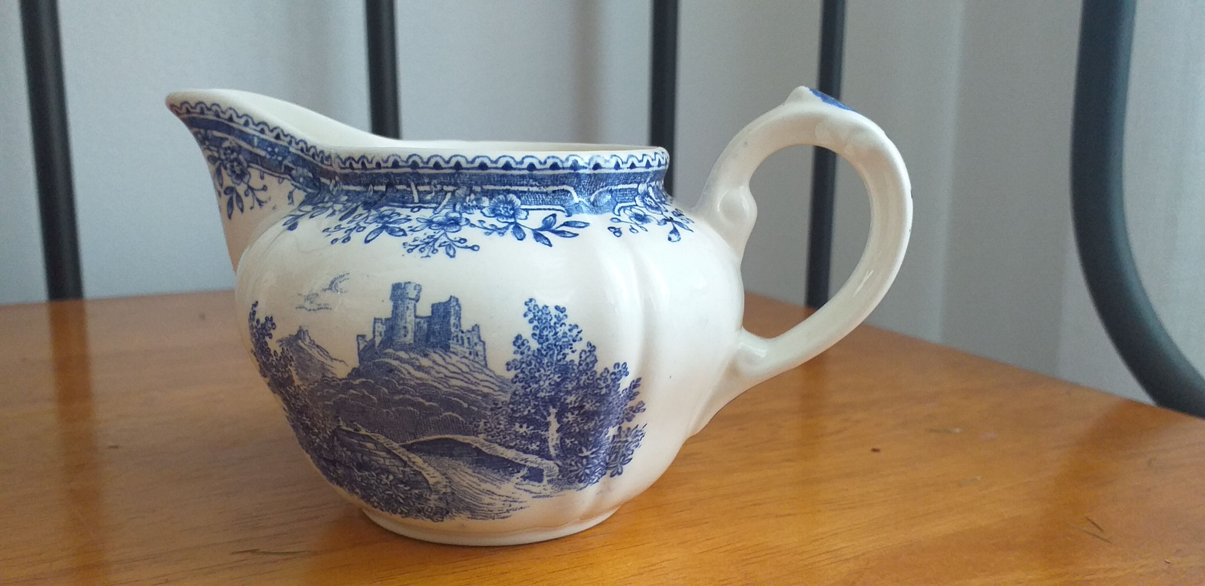 Porcelain creamer Villeroy and Boch