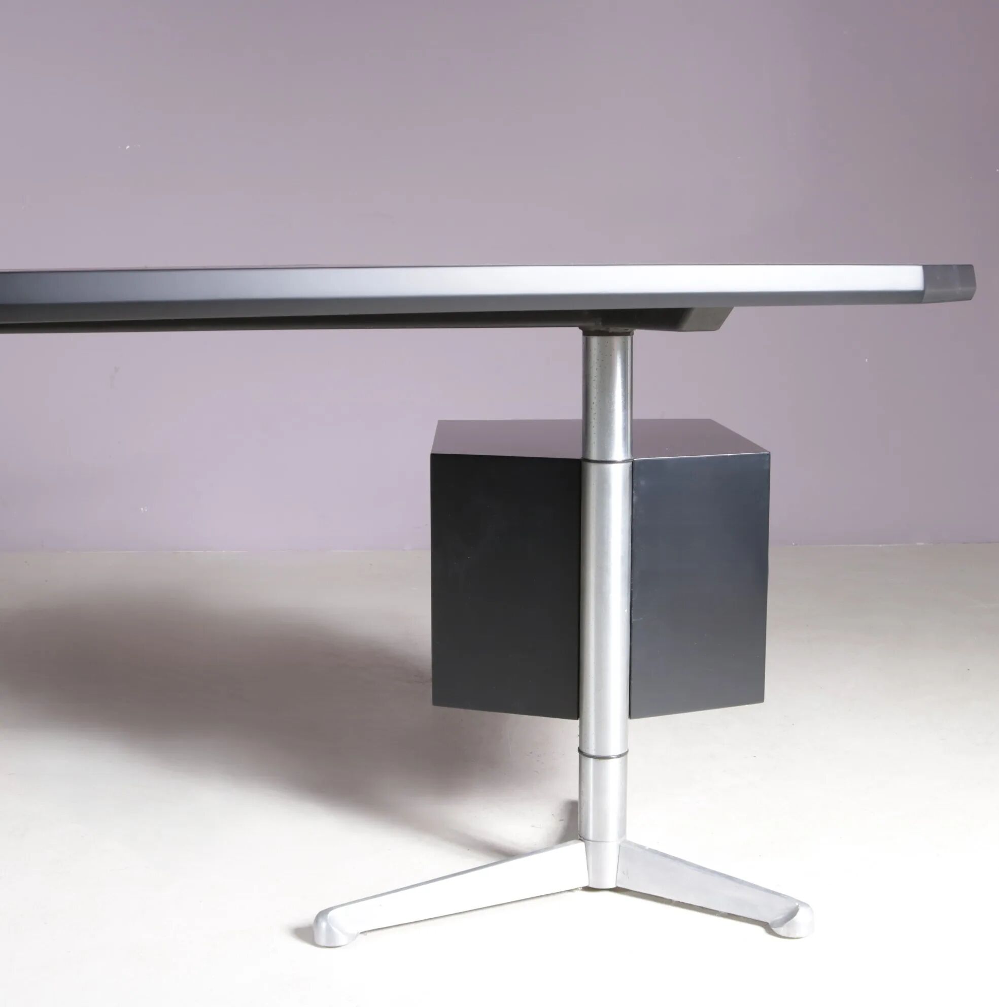 1950s Osvaldo Borsani desk for Tecno Milano, Italy