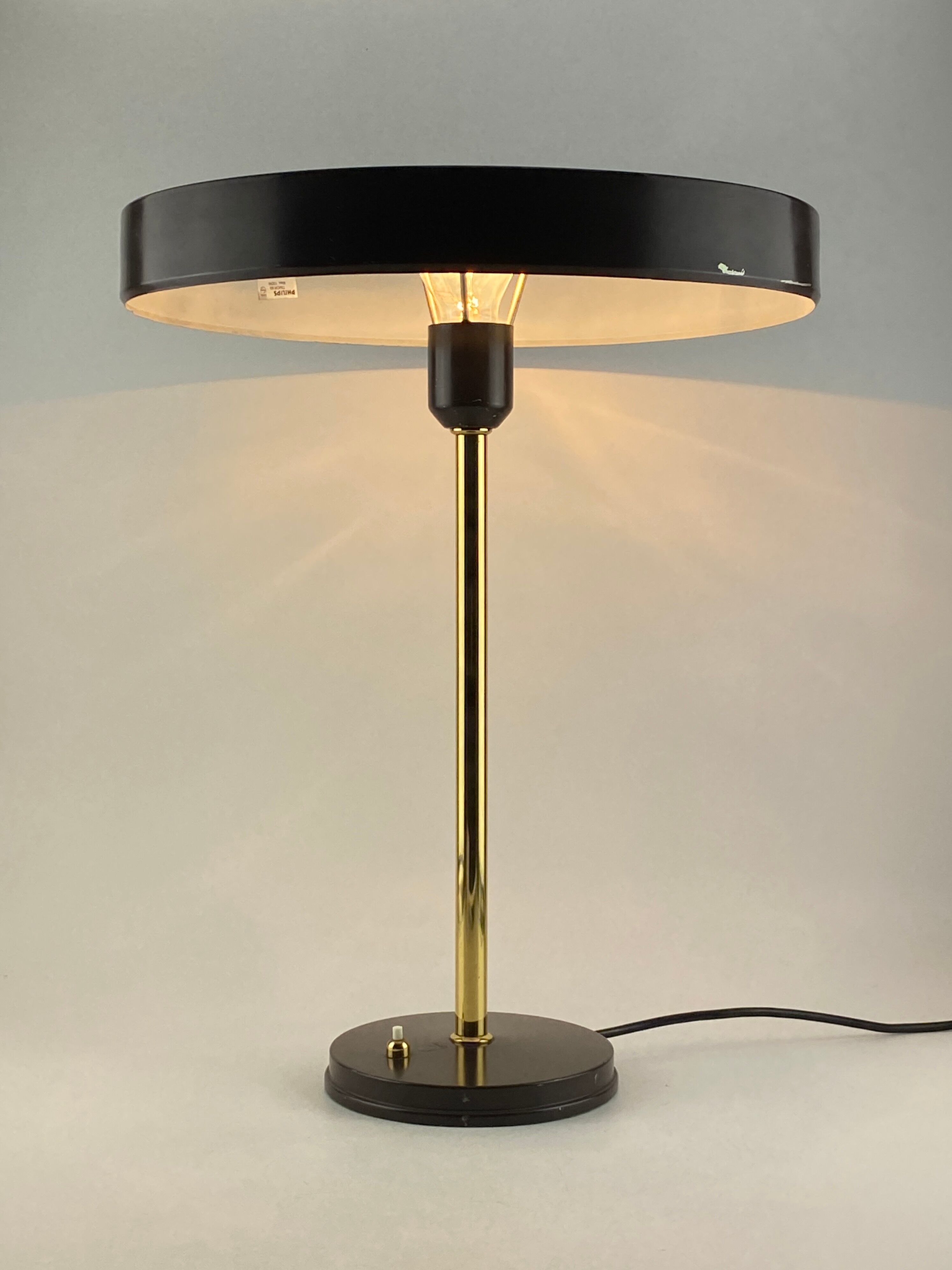 Lampe de table marron et or Timor 69 by Louis Kalff pour Philips