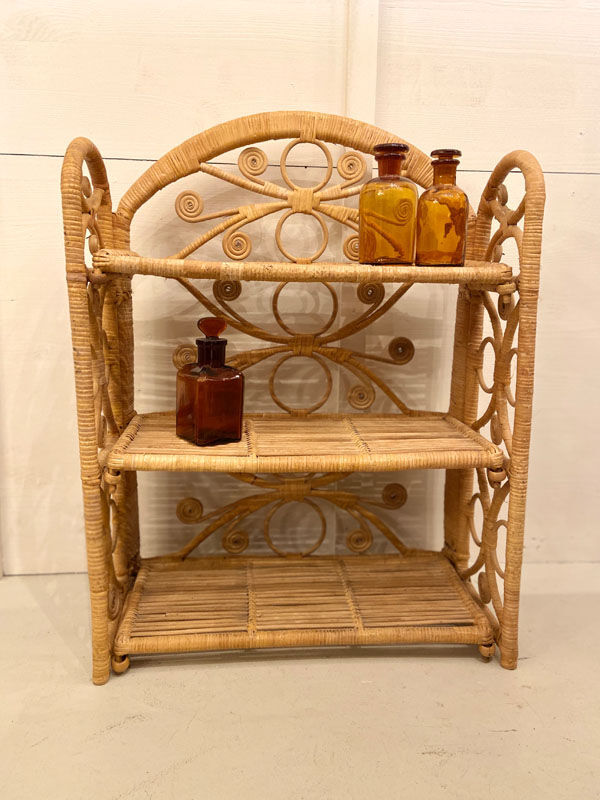 Peacock rattan folding shelf
