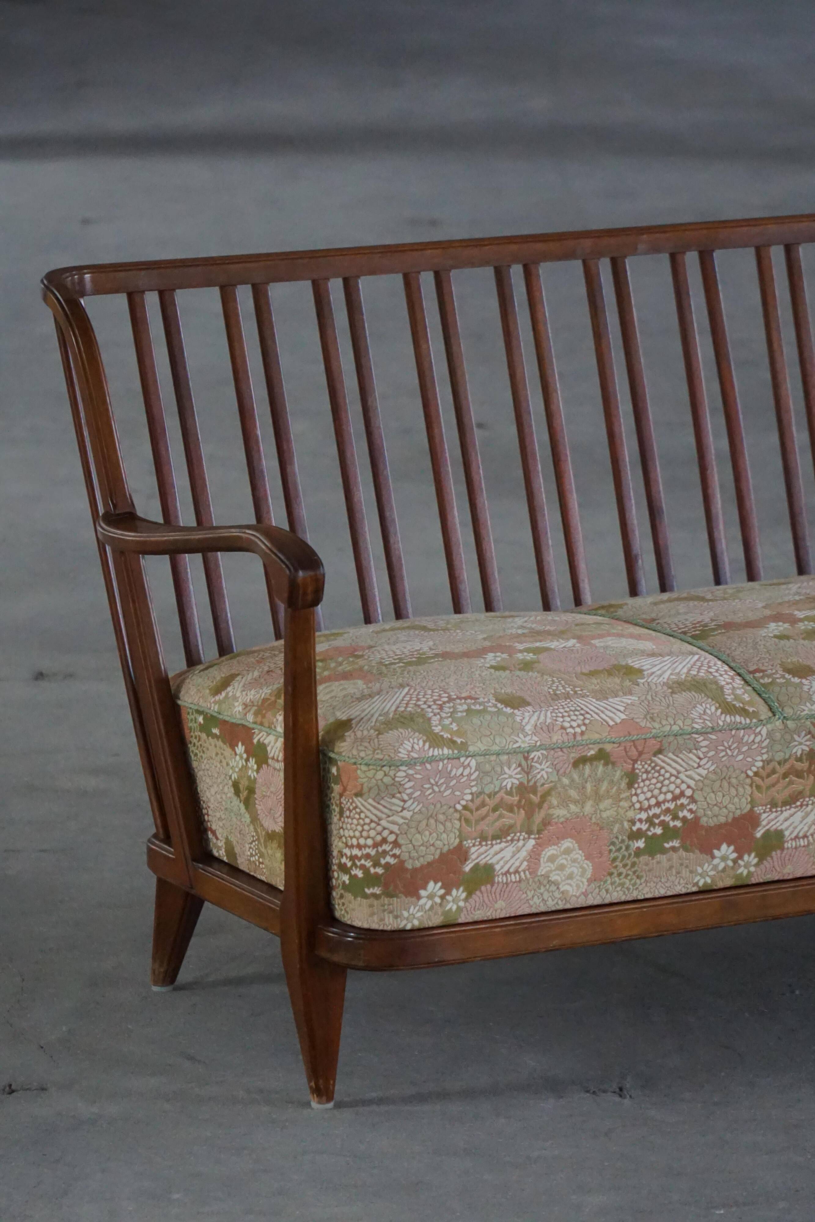 Svante Skogh, freestanding canapé in floral fabric, modern Swedish, 1940s