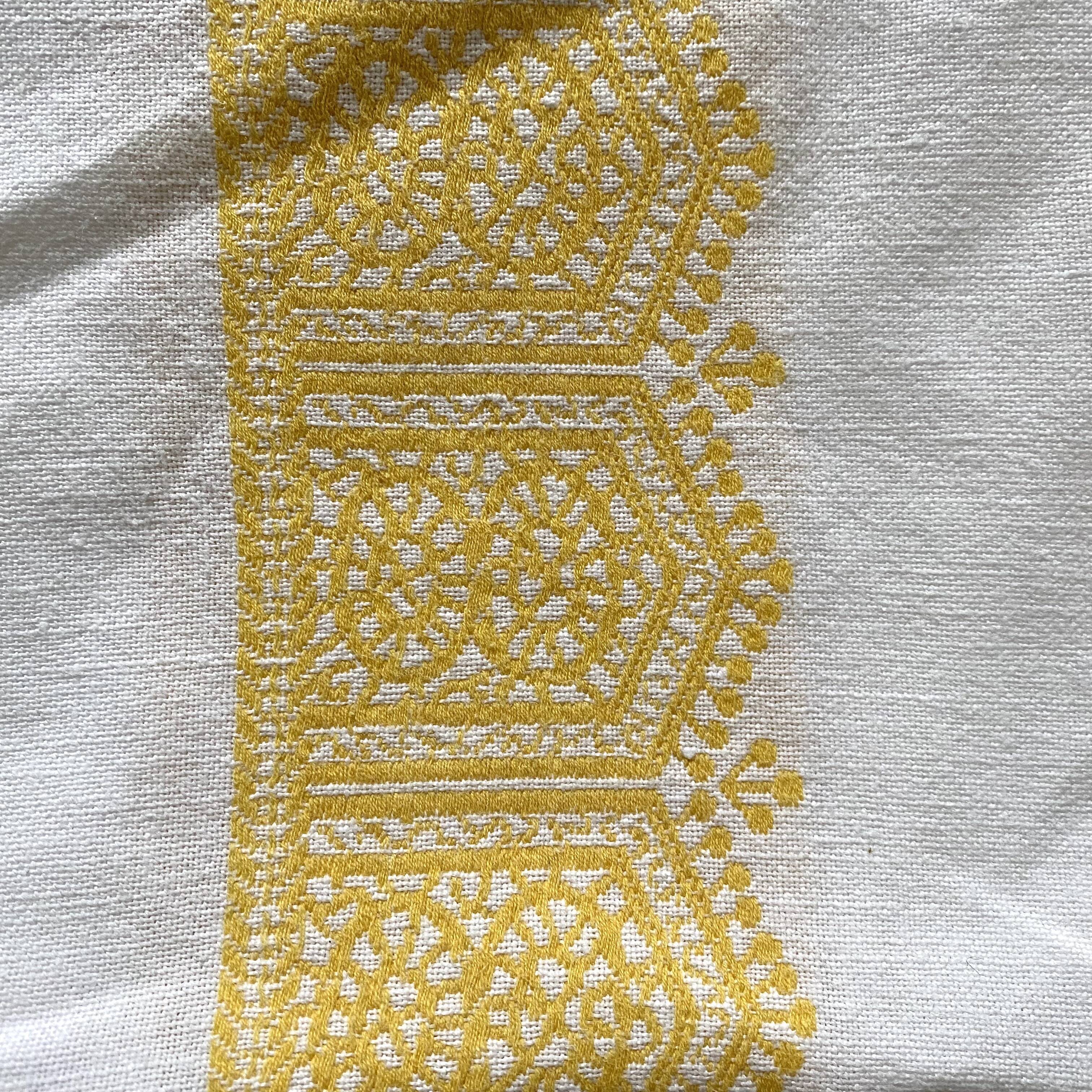 Vintage rectangular tablecloth 145 X 190 and assorted towels