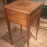Nightstand with veneer and 4 drawers.