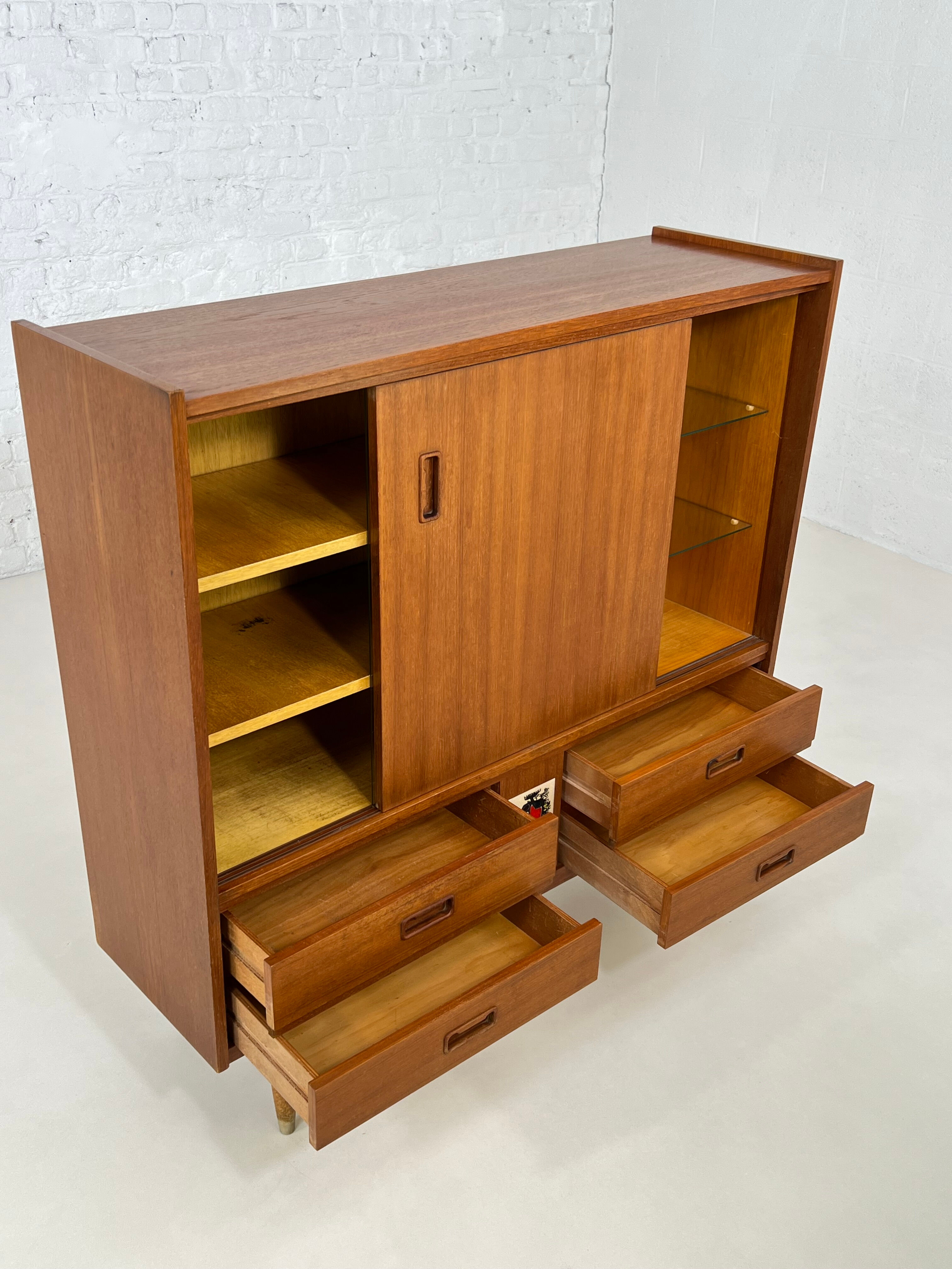 Buffet bar showcase of the 50s - 60s