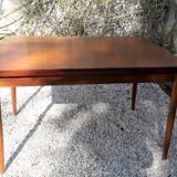 Extendable teak table