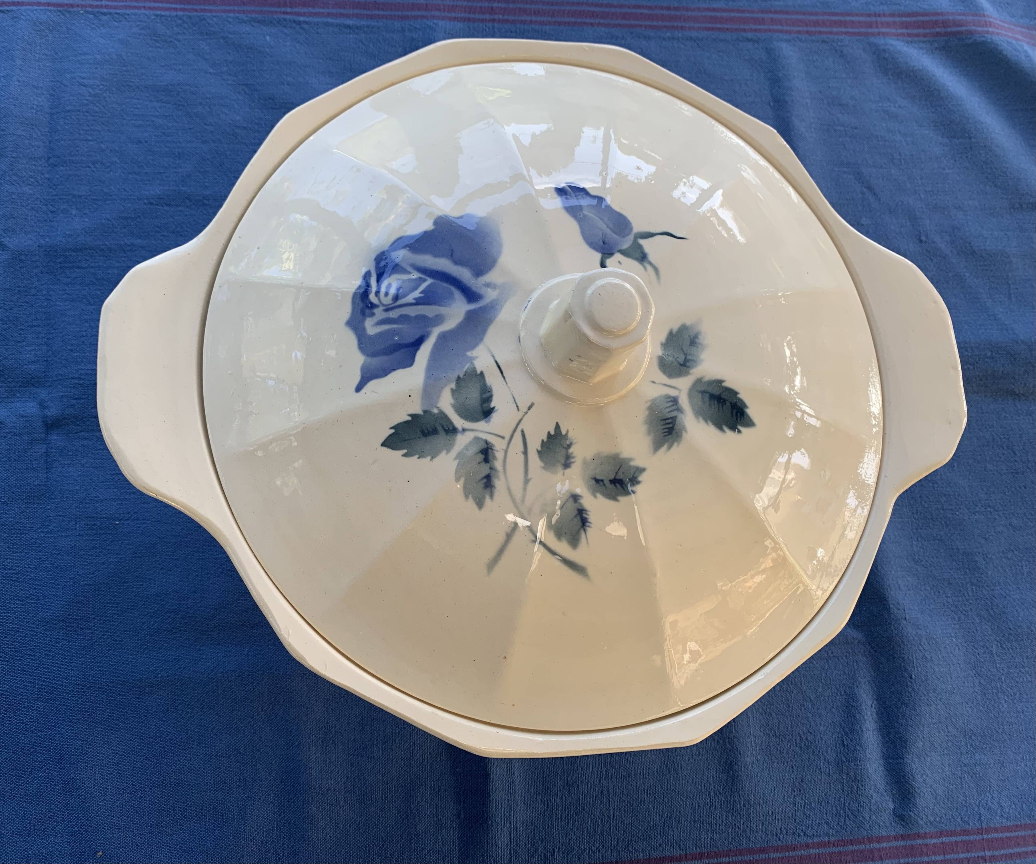 Digoin and Sarreguemines soup tureen, made in France, numbered, art deco