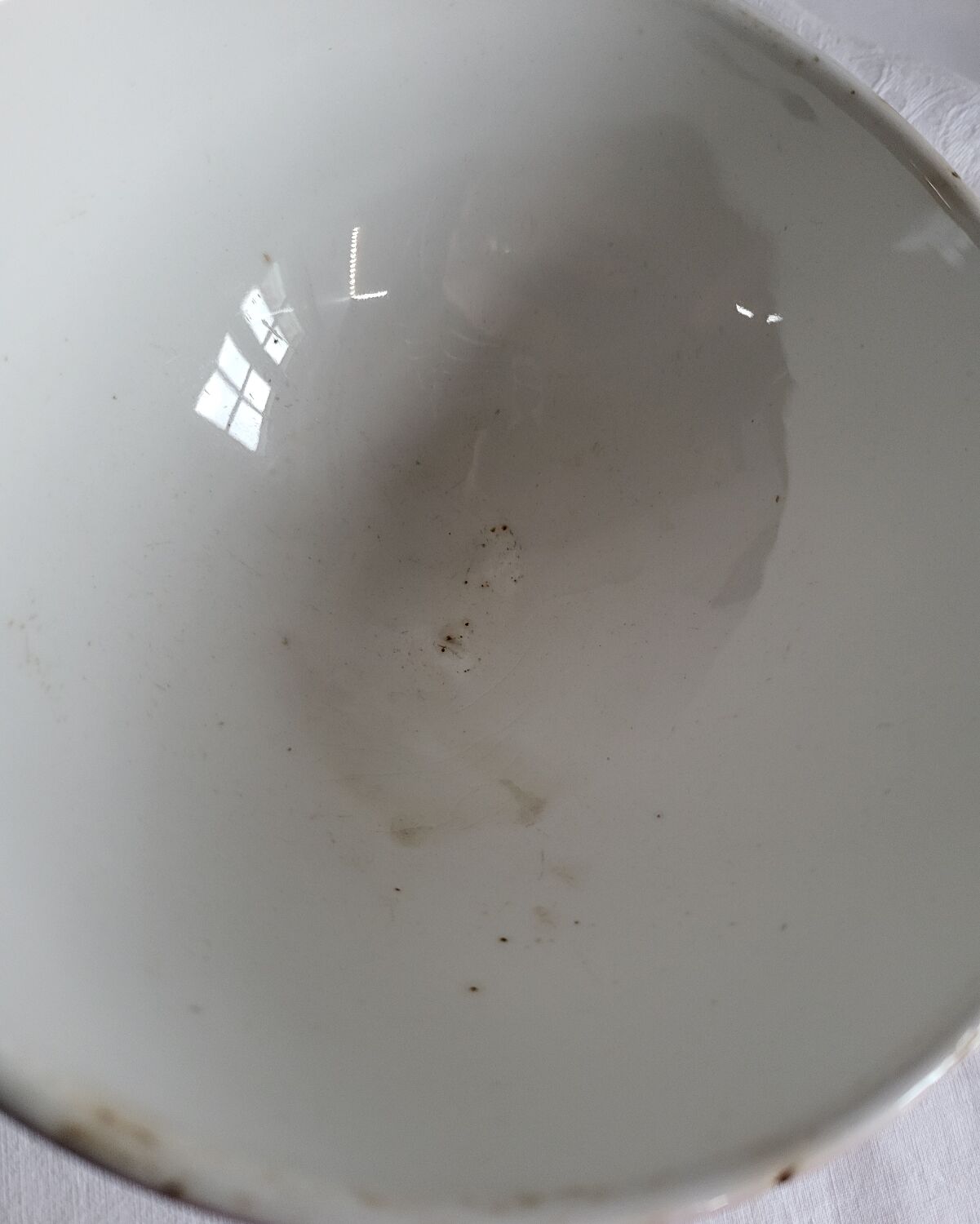 Old bowl in earthenware DIGOIN SARREGUEMINES with faceted burgundy.