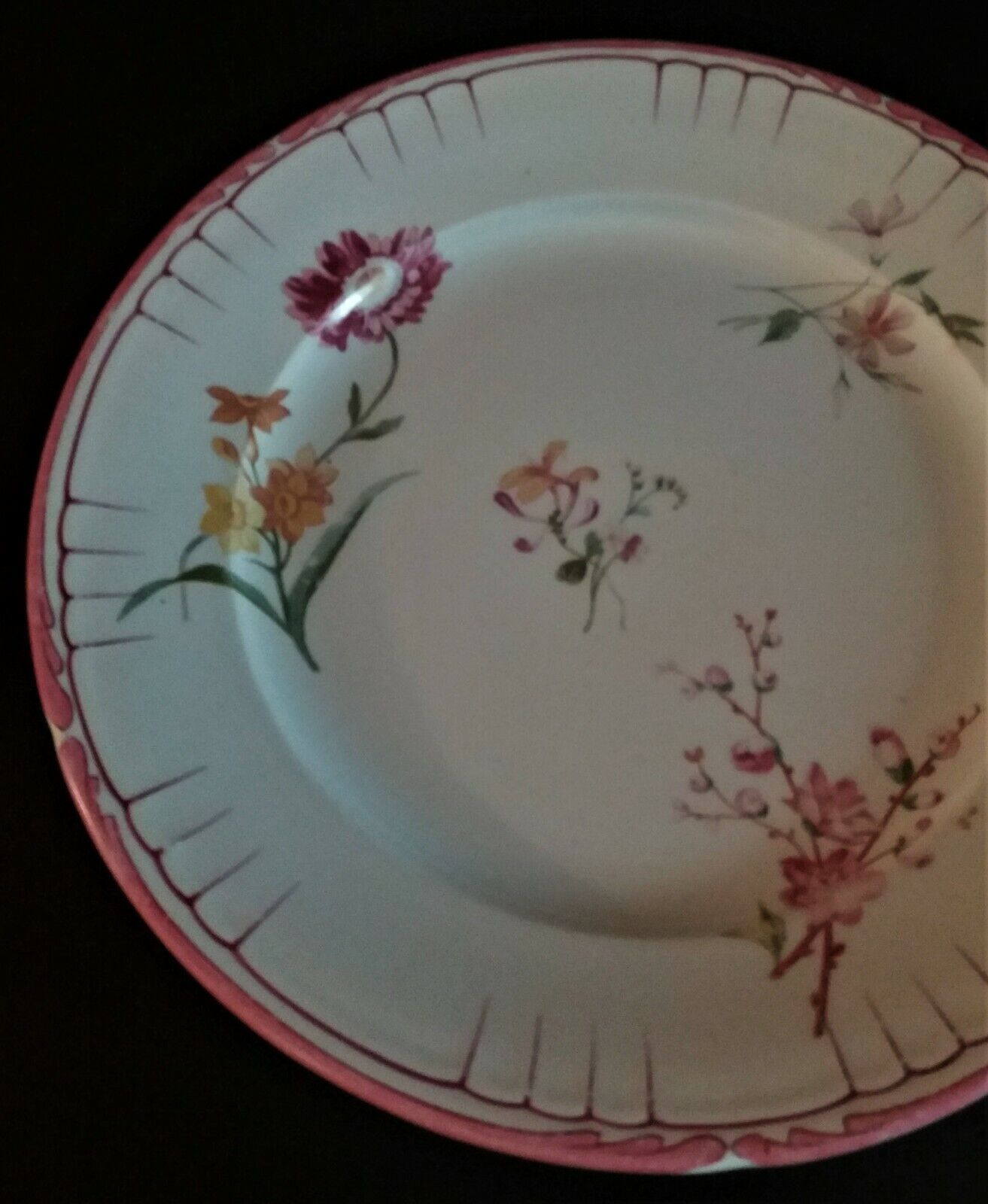 Flat earthenware plate by choisy le roi for au vase étrusque paris
