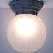 Lampe art déco boule verre pressé moulé