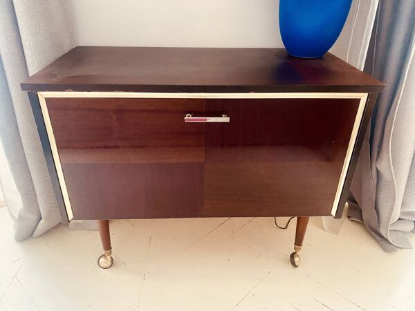 Meuble bar / TV vintage années 60 – Formica, pieds compas & laiton – pièce