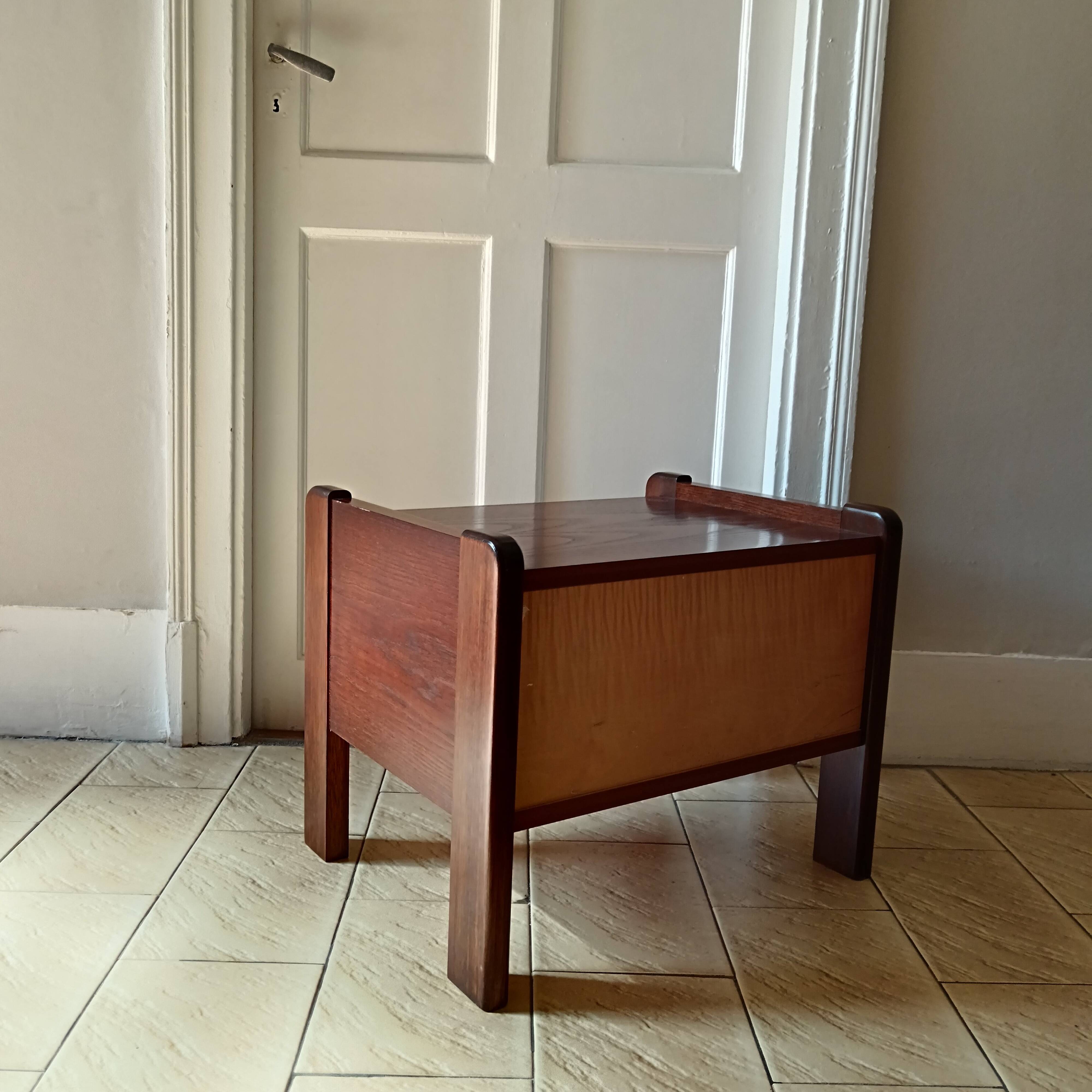 Oak bedside table with one drawer