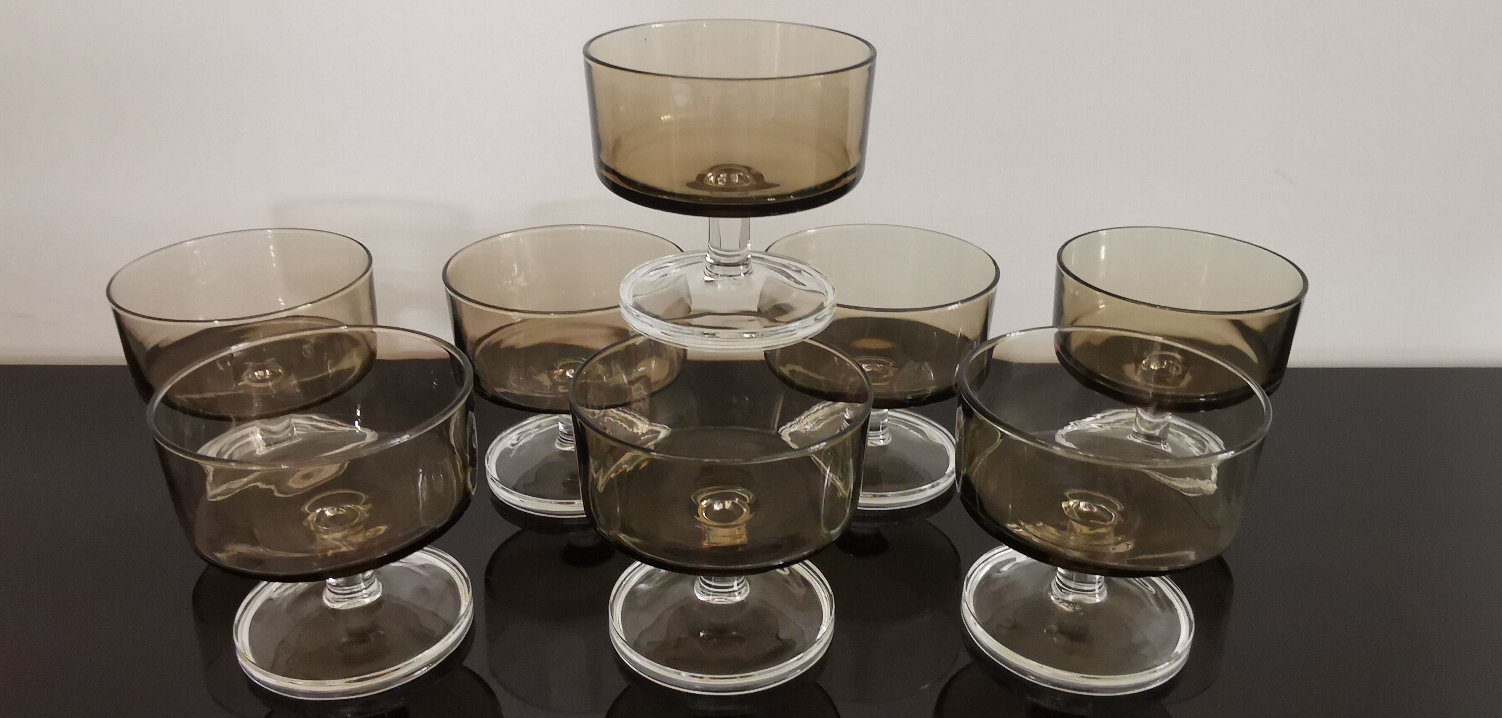 Set of 8 glasses of cavalier Luminarc smoked vintage 70'S champagne