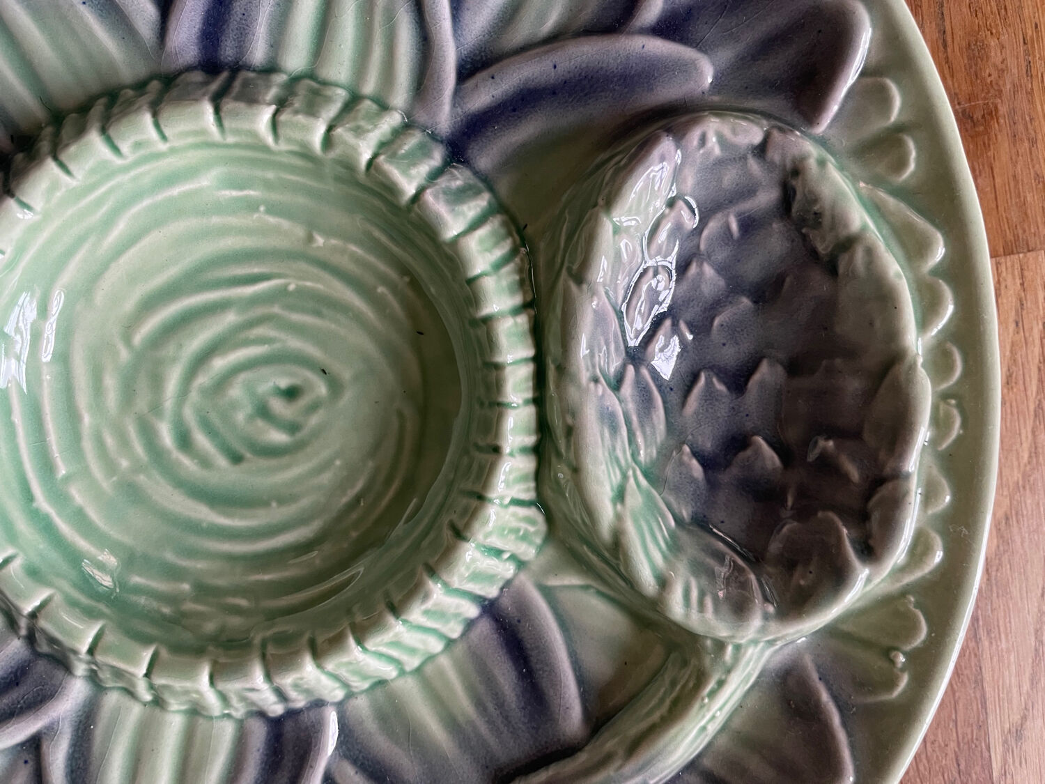 2 plates in artichoke slip