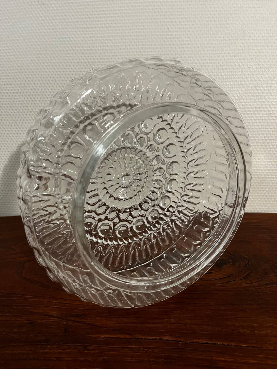 Chiseled glass pendant ceiling light