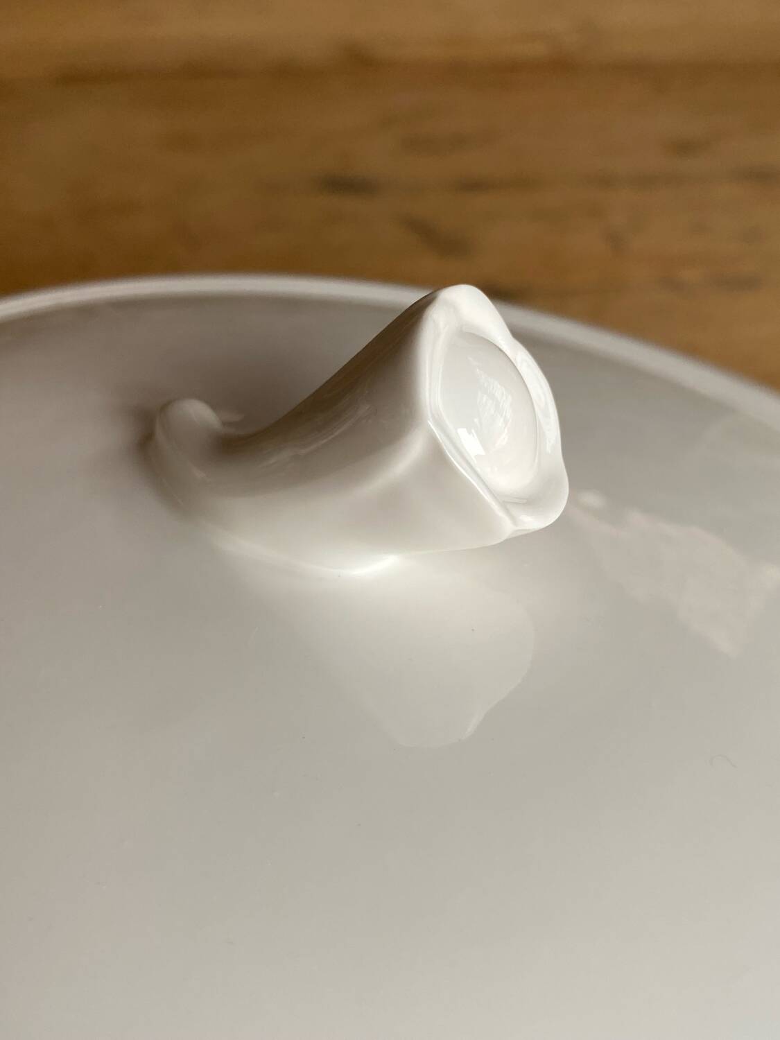 Royal Canterbury Anna fine bone china tureen or dish