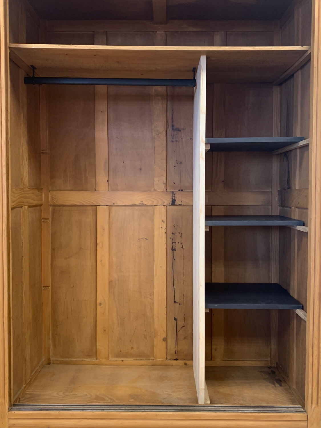 Armoire parisienne portes coulissantes