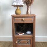 Adorable table de chevet en bois