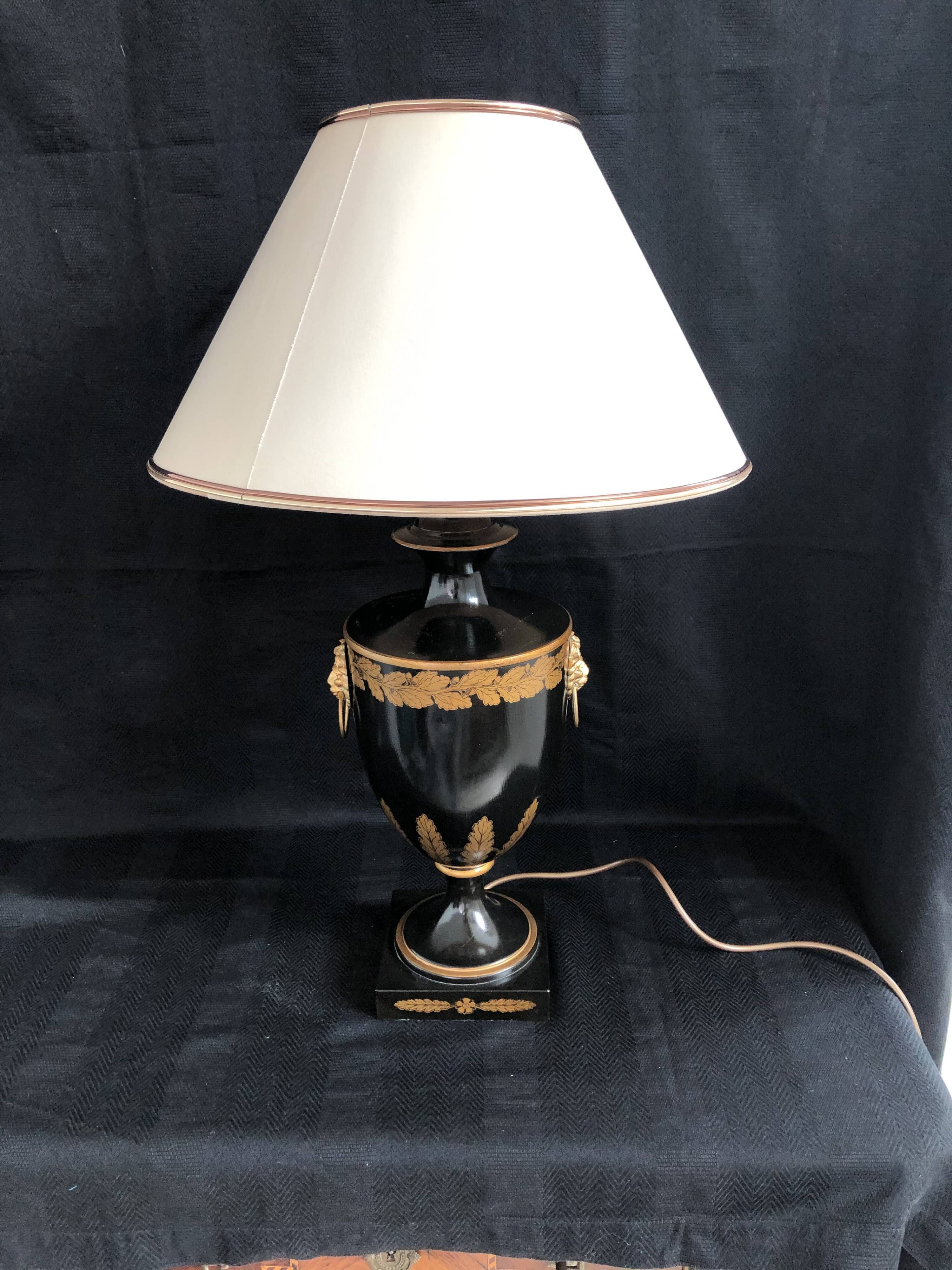 Large baluster lamp - Golden Lions and white and gilded ledleches - Hotel Paris