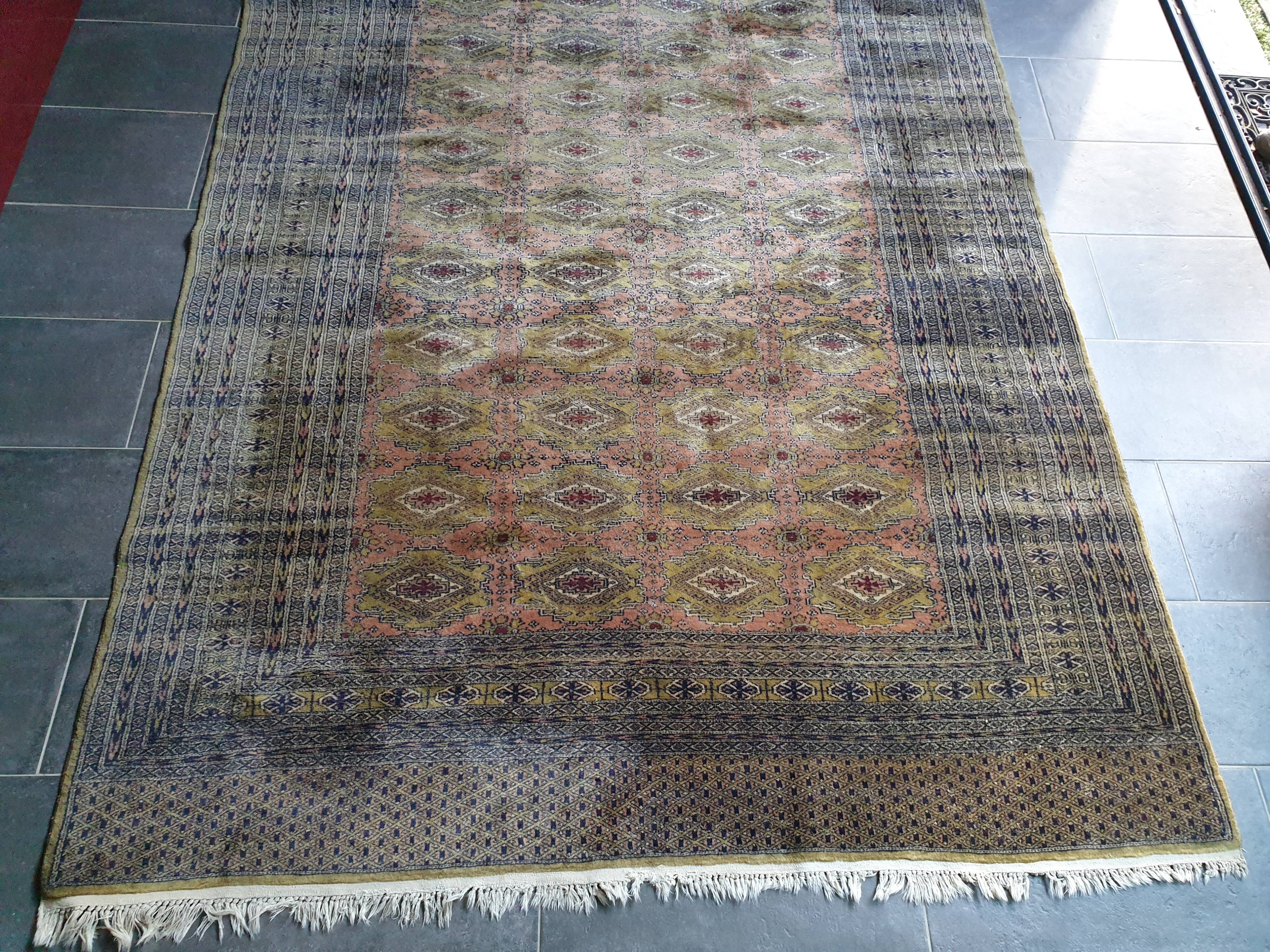 Hand-knotted silk rug 192x 300cm