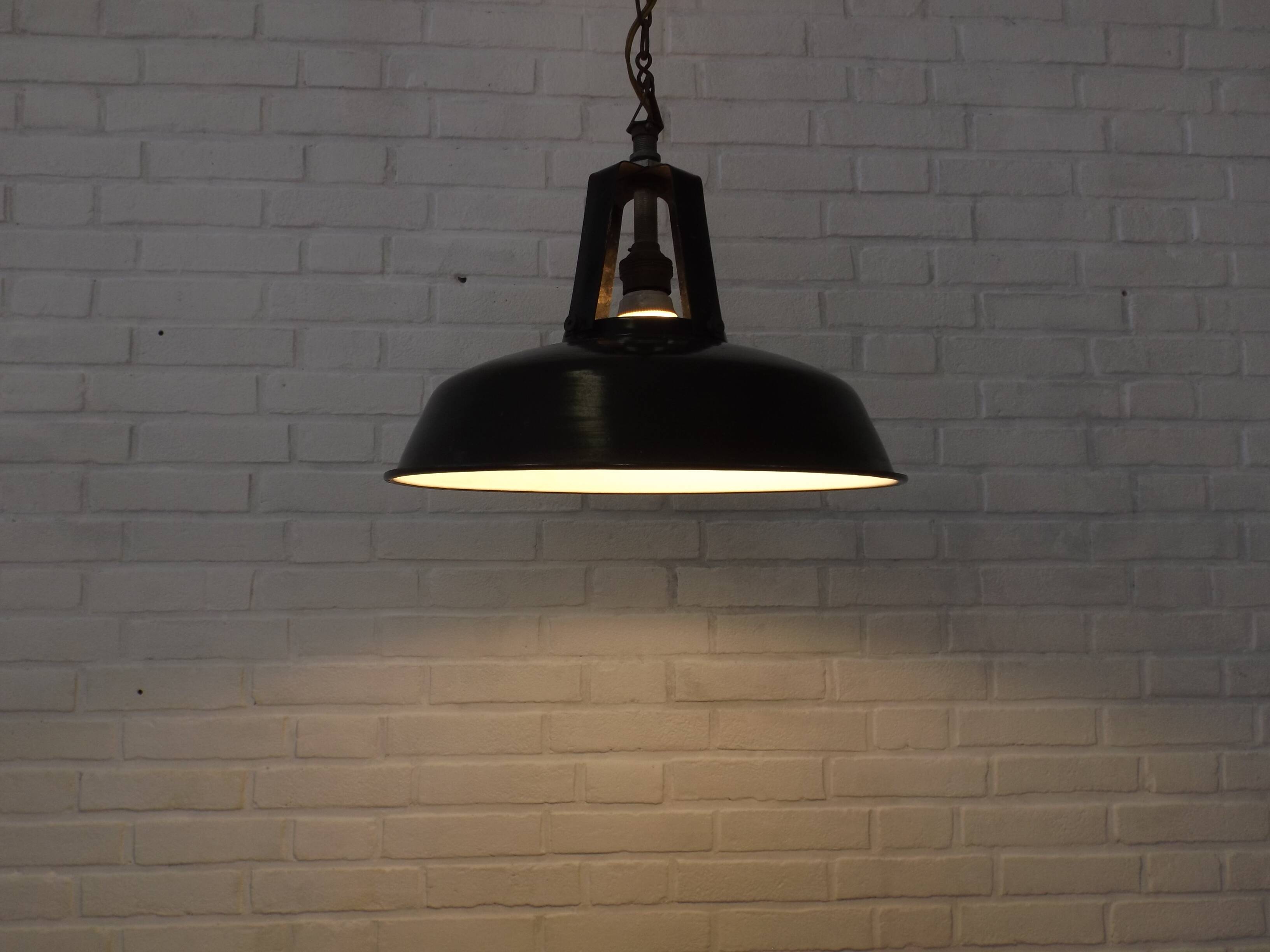 Industrial pendant lamp