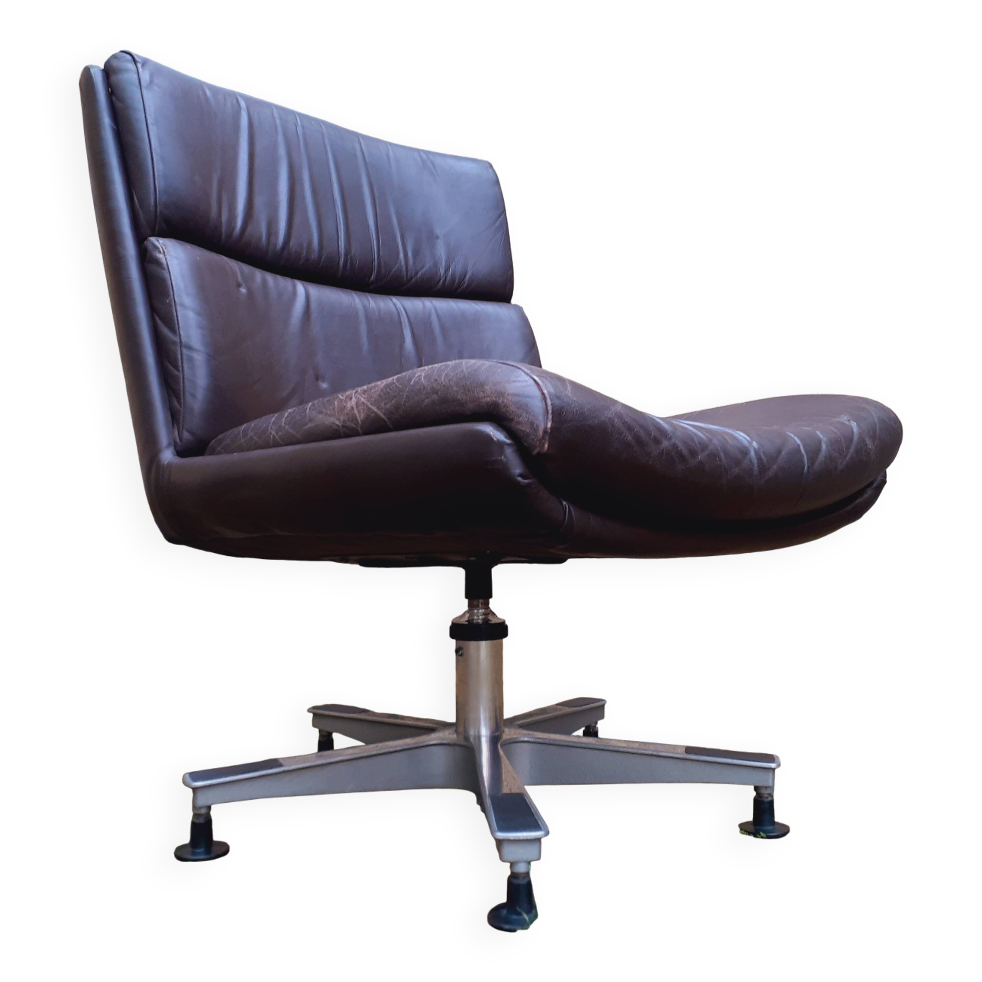 Swivel leather armchair from the 70s, Italian design.