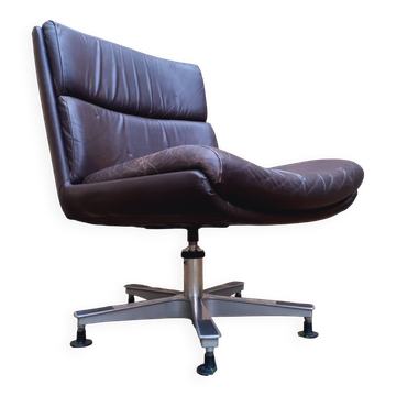 Swivel leather armchair from the 70s, Italian design.