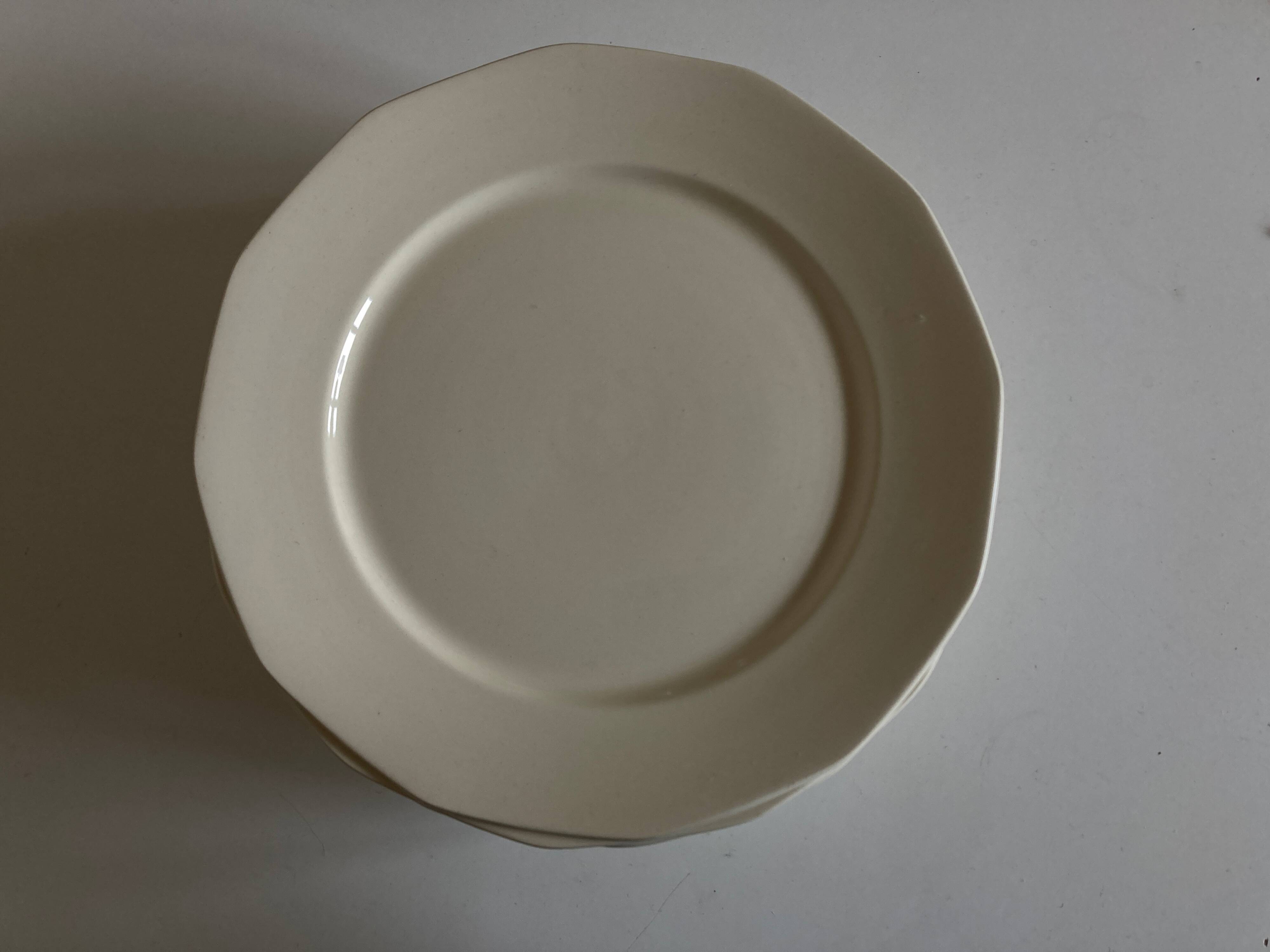 Set of 12 modernist ivory dinner plates in ironstone from 1940.