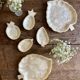 Lot de plats vintage en nacre et laiton