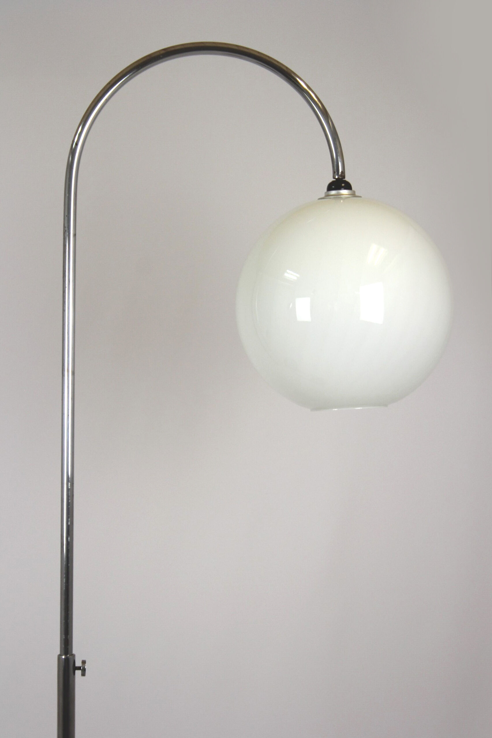 Bauhaus art deco floor lamp in chrome, 1940s