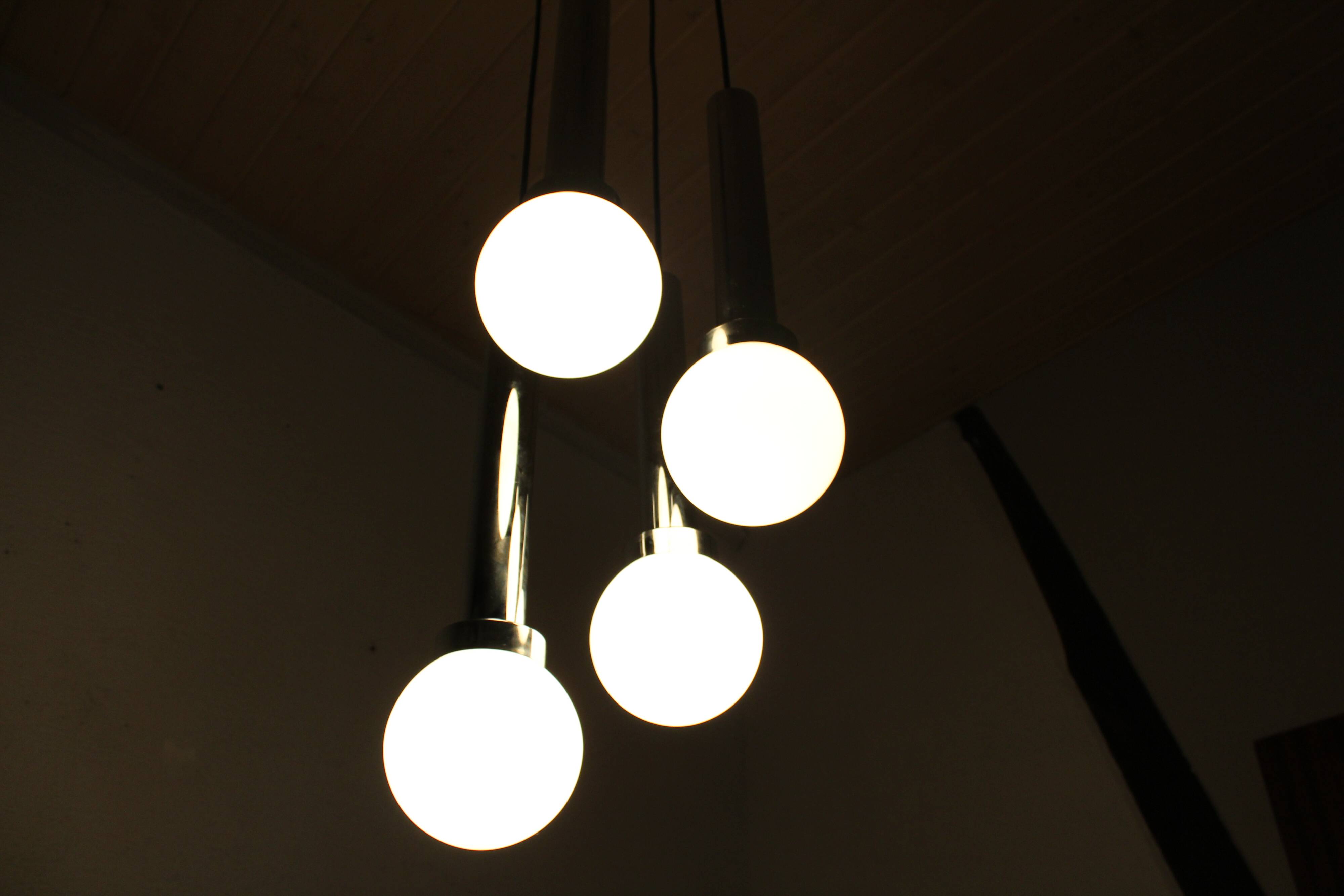 Lustre à suspensions en métal chromé et verre 1970