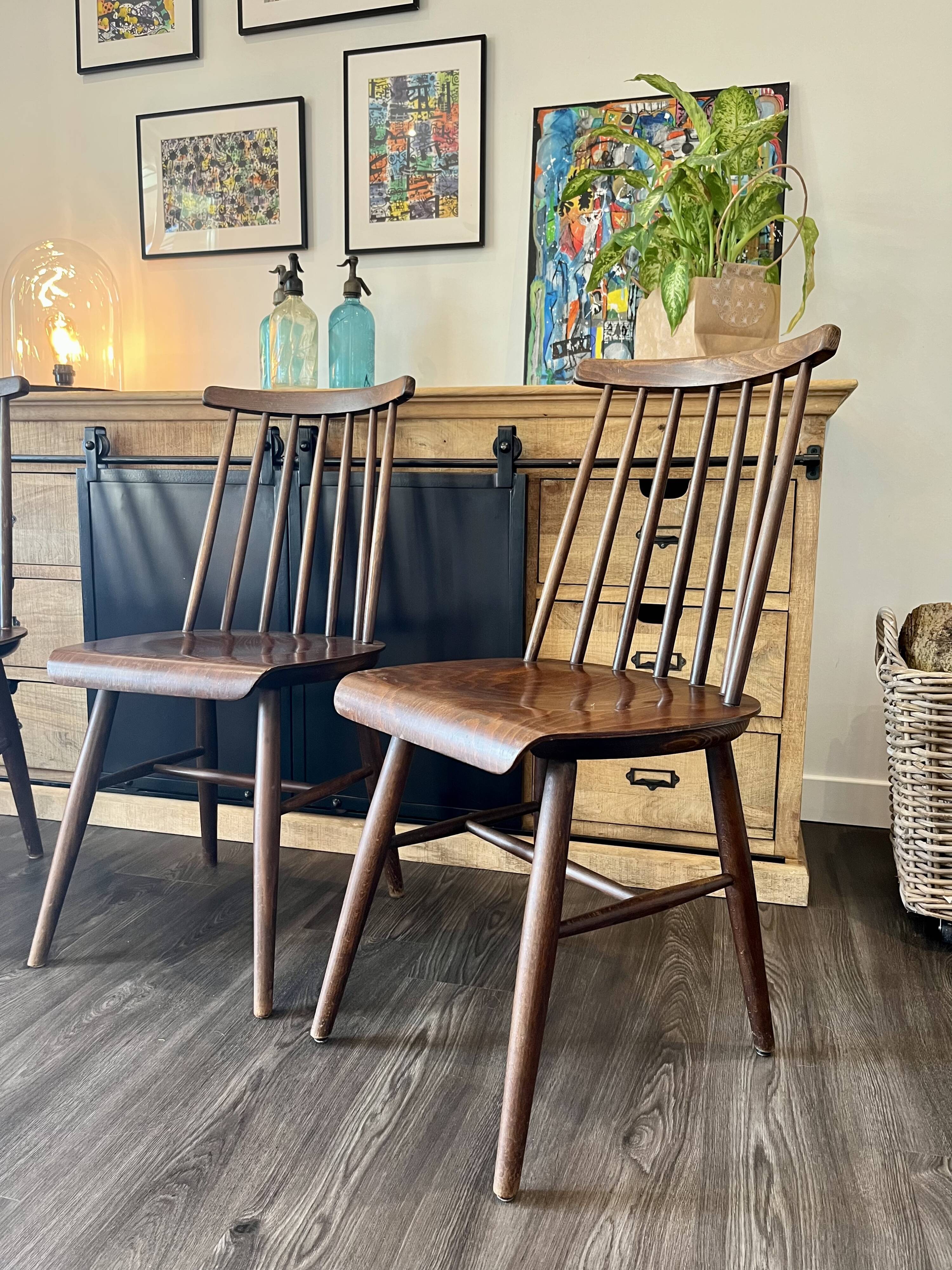 Trio de chaises bistrot fanett d'Ilmari Tapiovaara