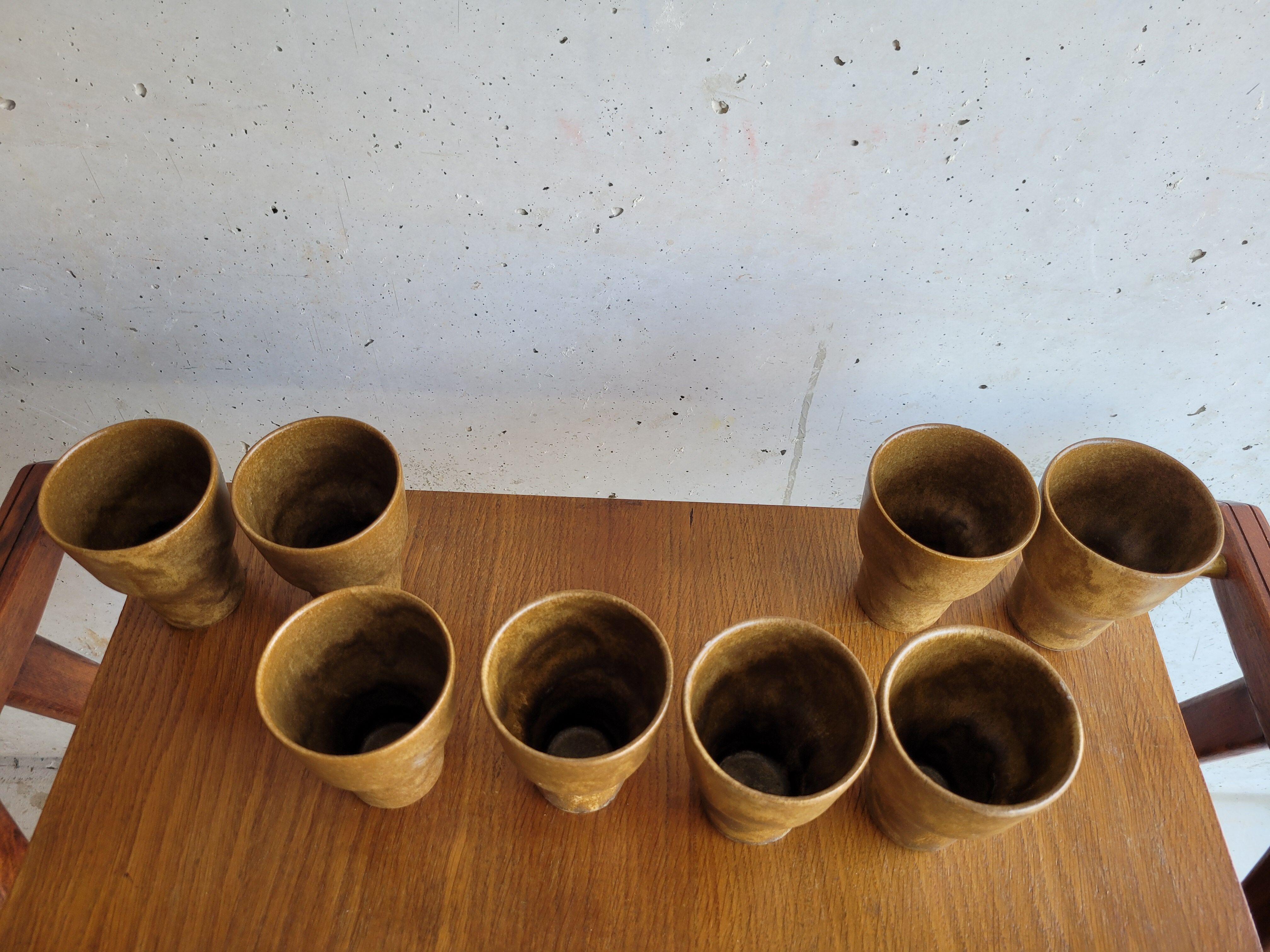 Set of 8 flared glasses in brown sandstone