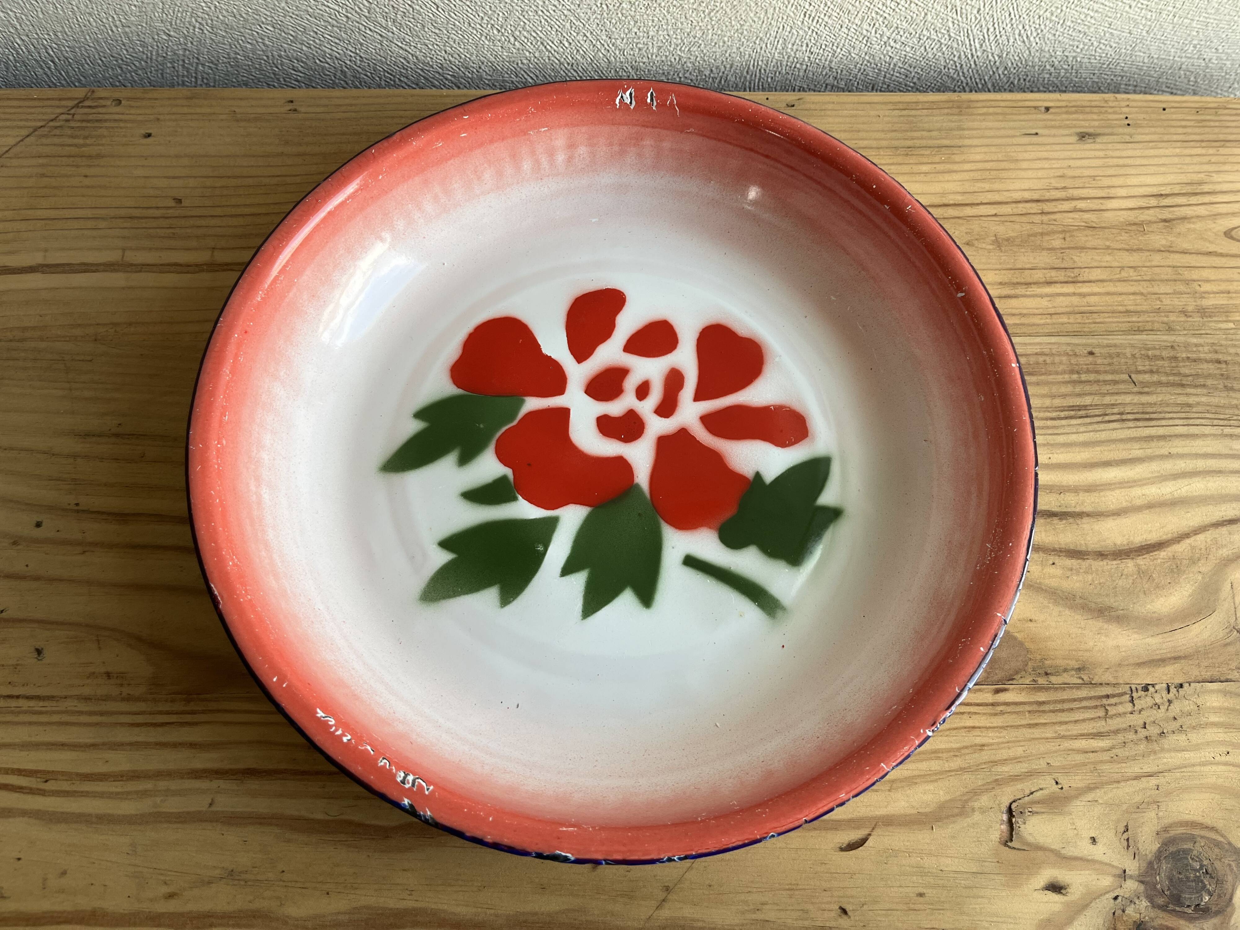 Enamelled dish vintage flowers