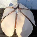 Suspension flower petals