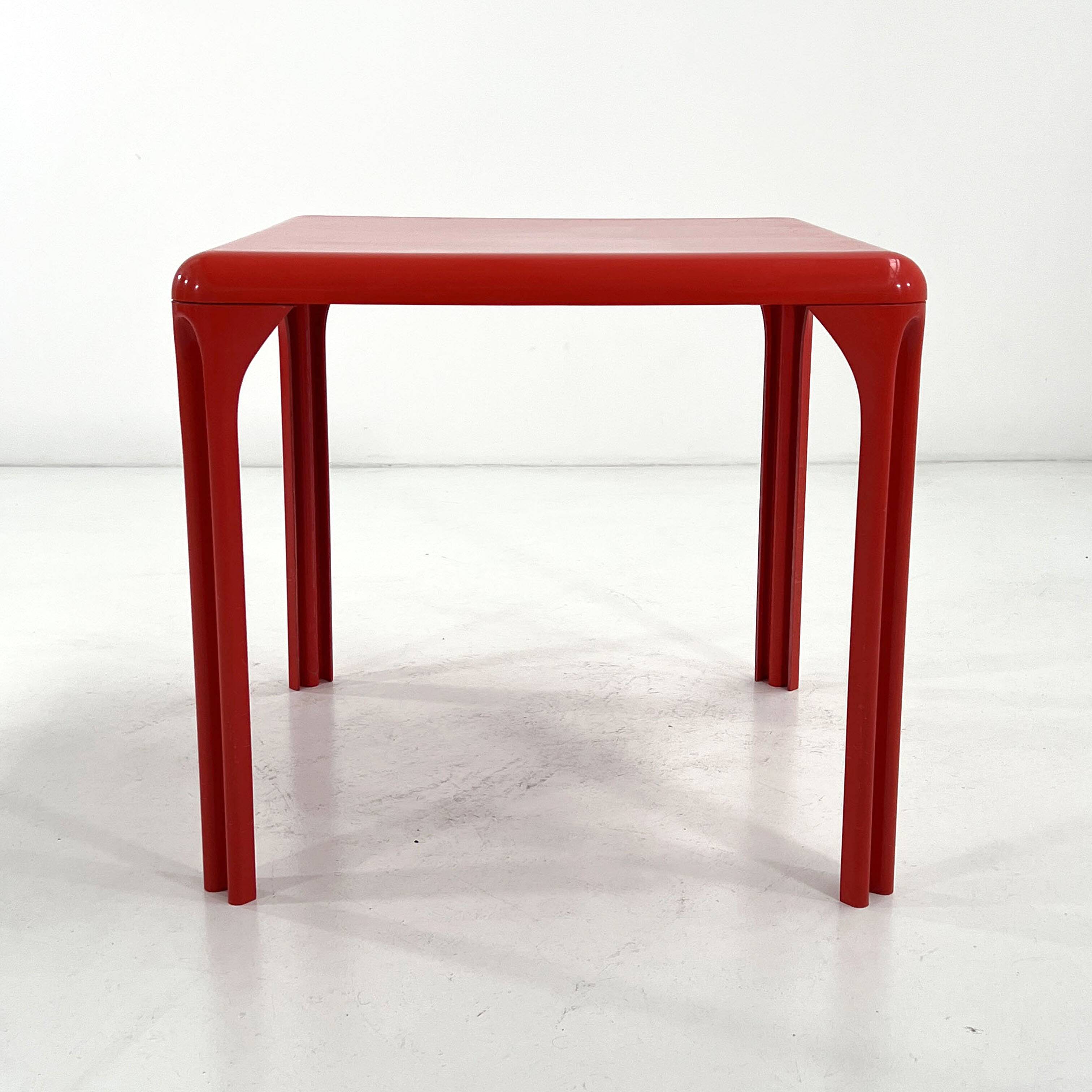 Stadio Red dining table by Vico Magistretti for Artemide, 1970