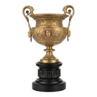 Cassolette Centrepiece in gilded bronze, 19th century Barbedienne style.