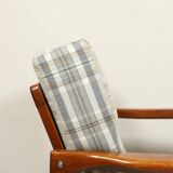 Fauteuil vintage, coussins à carreaux neufs, état d'origine du bois des années 1970