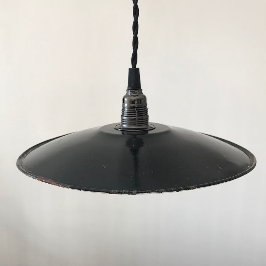 Black metal lampshade suspension