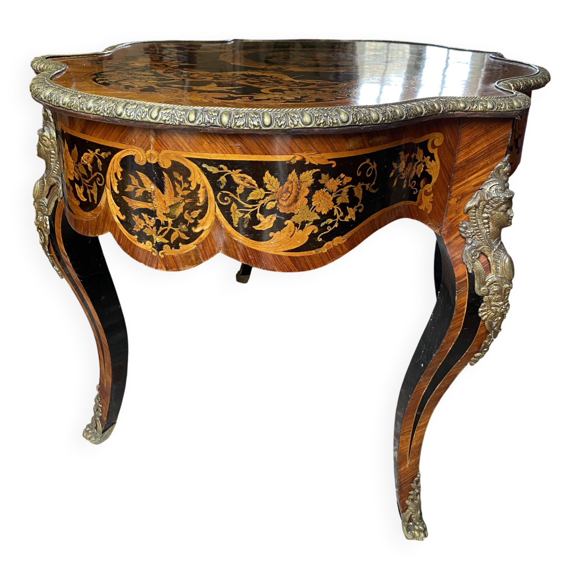 Table française en marqueterie du XIXe siècle